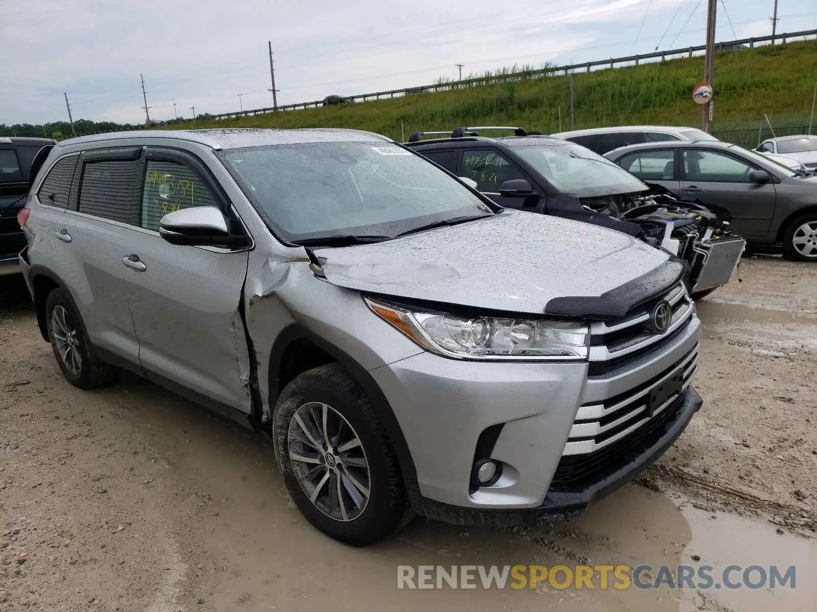 1 Photograph of a damaged car 5TDJZRFH0KS948698 TOYOTA HIGHLANDER 2019