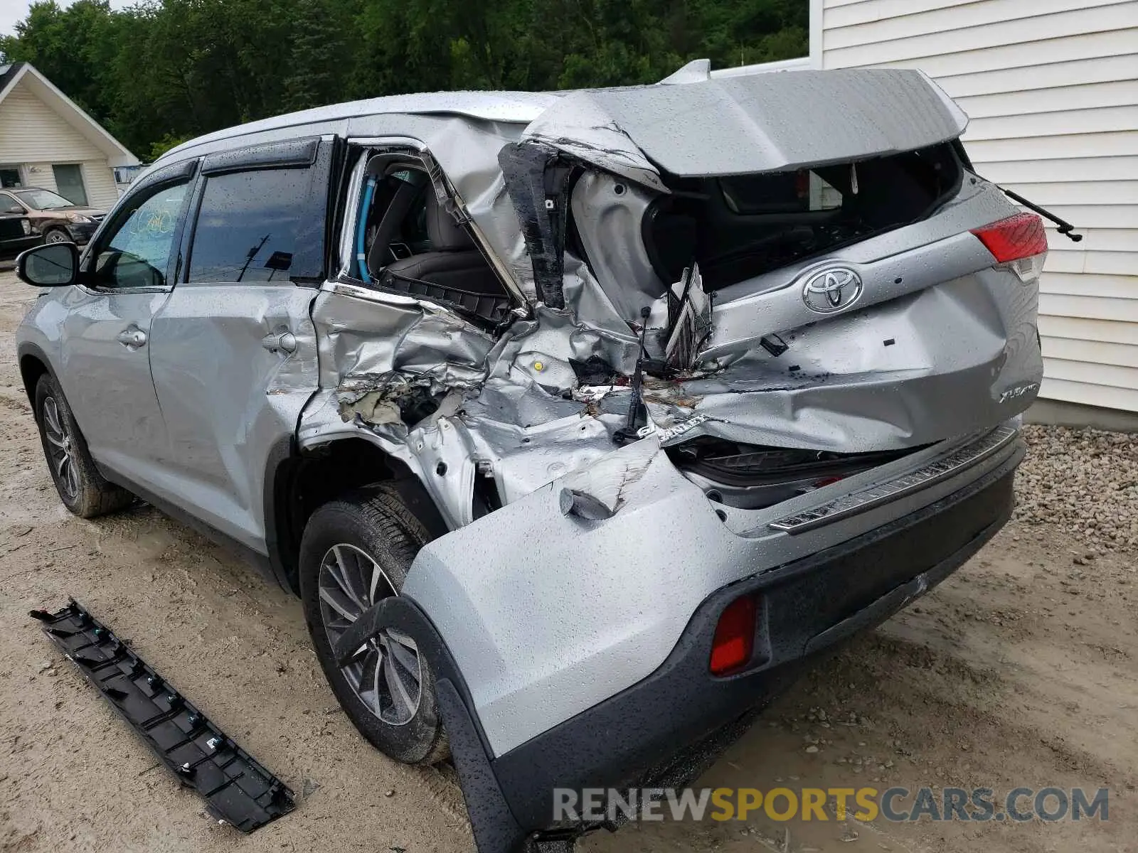 9 Photograph of a damaged car 5TDJZRFH0KS948698 TOYOTA HIGHLANDER 2019