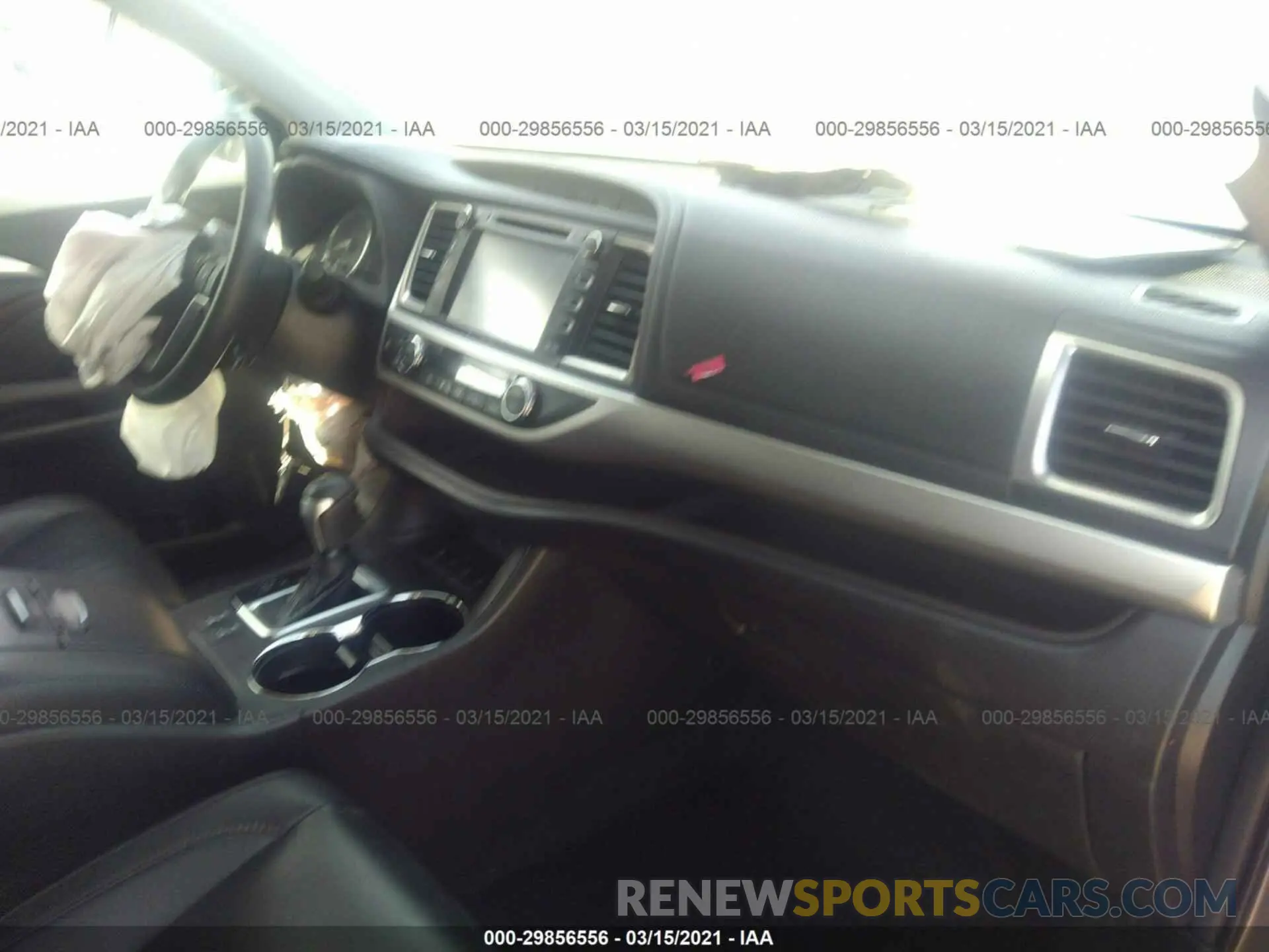 5 Photograph of a damaged car 5TDJZRFH1KS563554 TOYOTA HIGHLANDER 2019