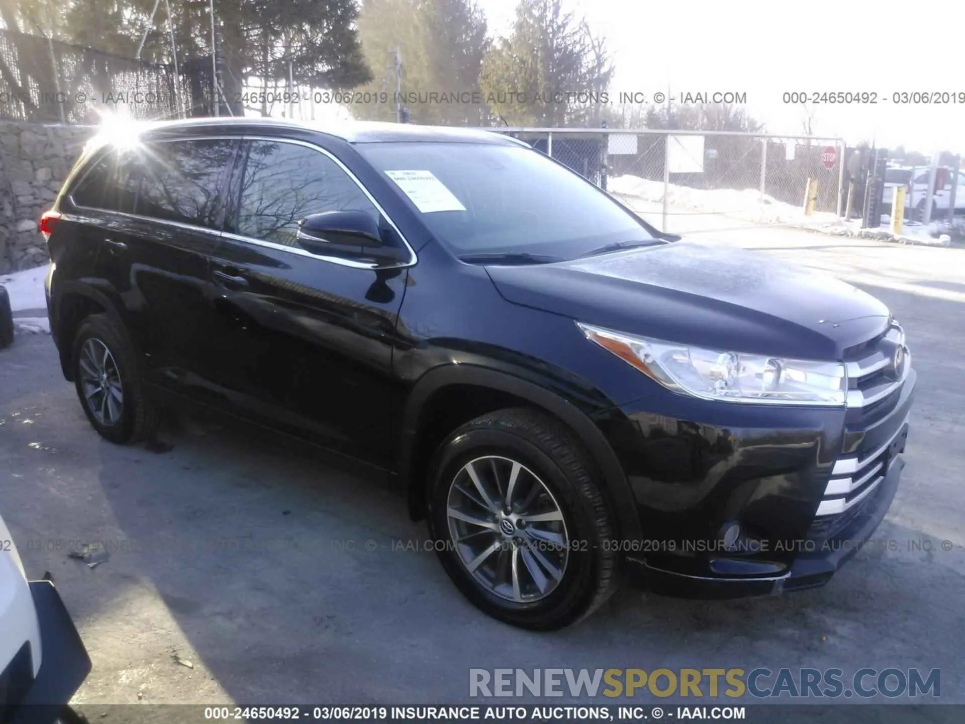 1 Photograph of a damaged car 5TDJZRFH1KS565465 TOYOTA HIGHLANDER 2019