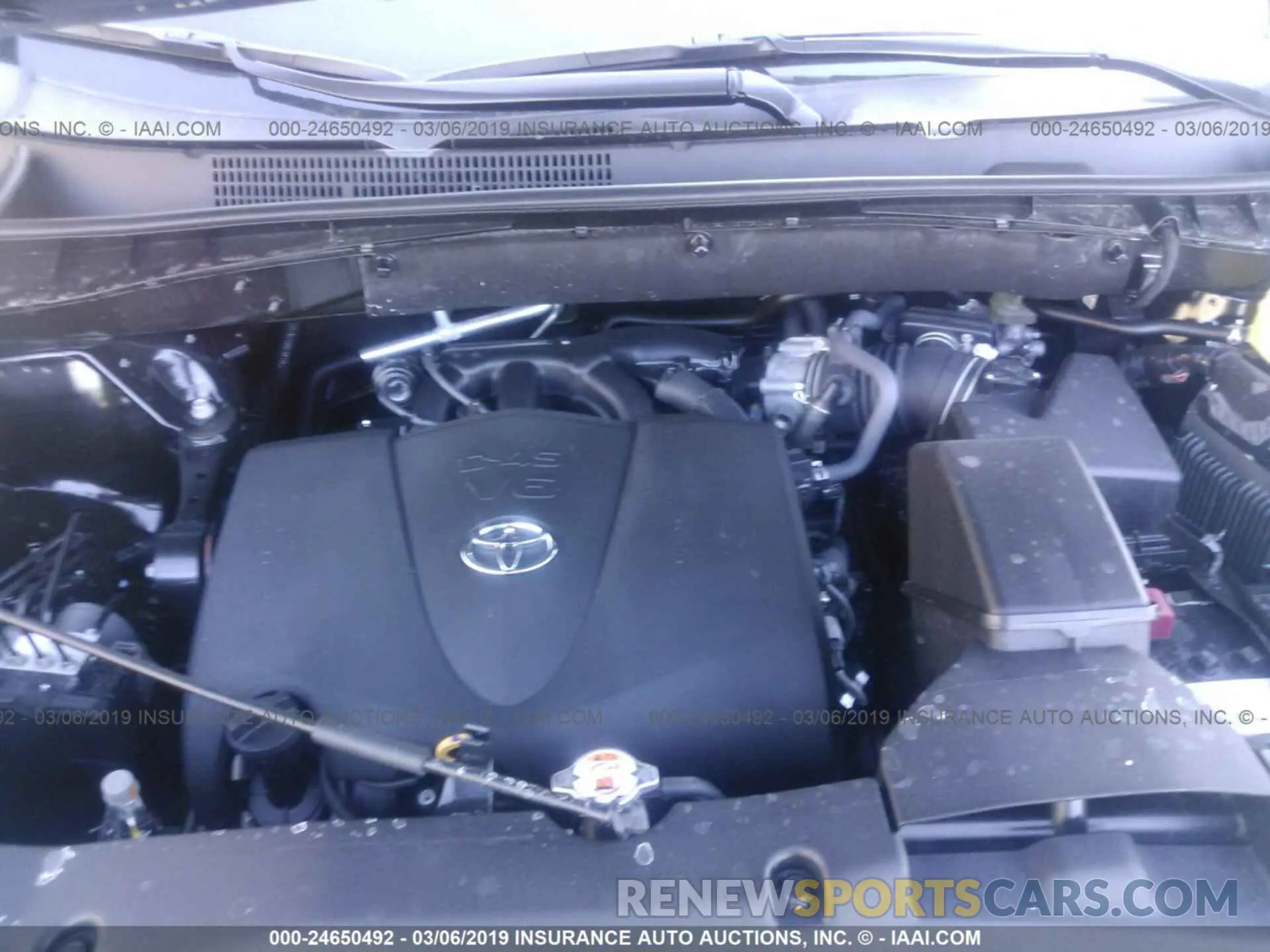 10 Photograph of a damaged car 5TDJZRFH1KS565465 TOYOTA HIGHLANDER 2019
