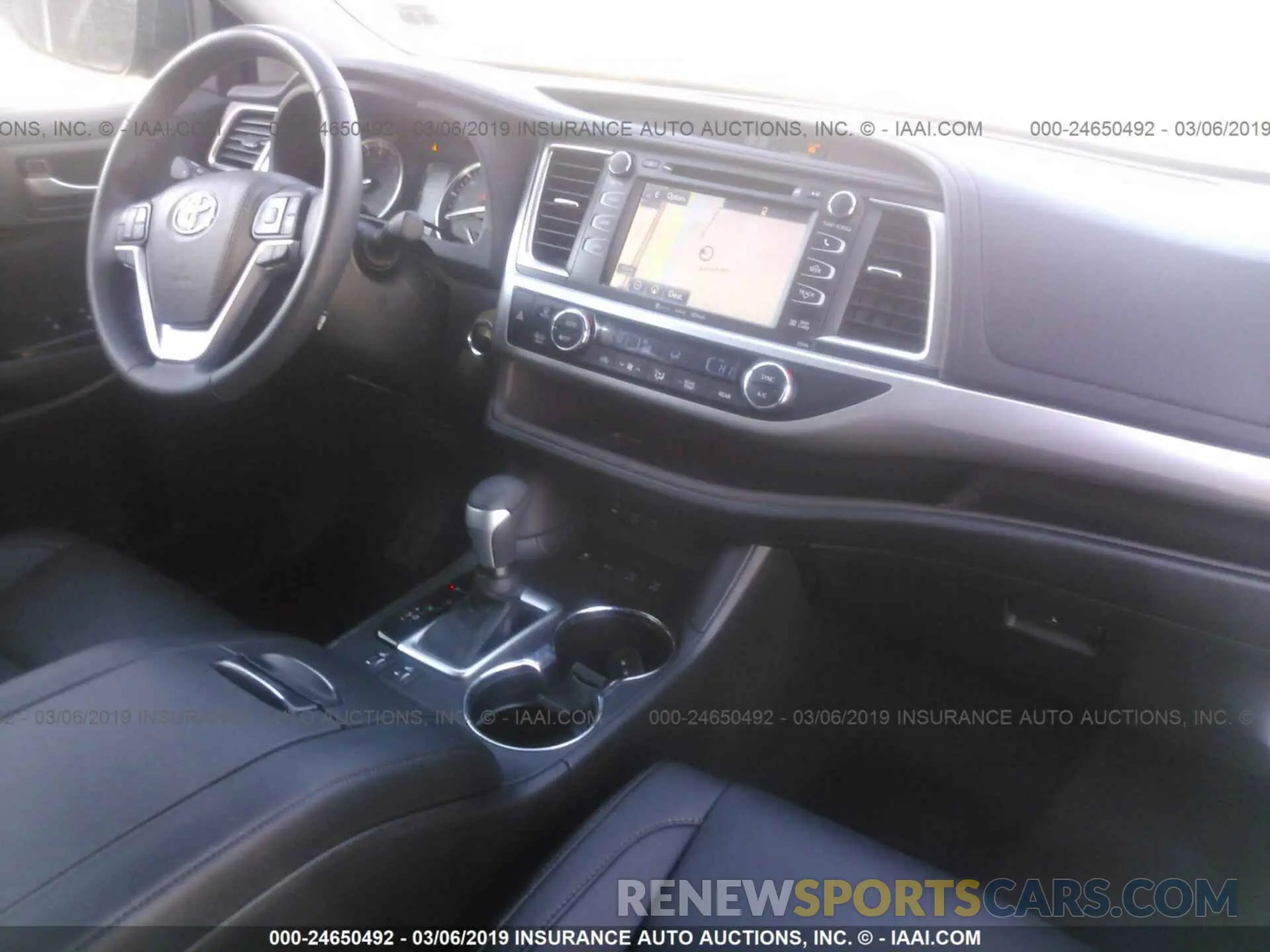 5 Photograph of a damaged car 5TDJZRFH1KS565465 TOYOTA HIGHLANDER 2019