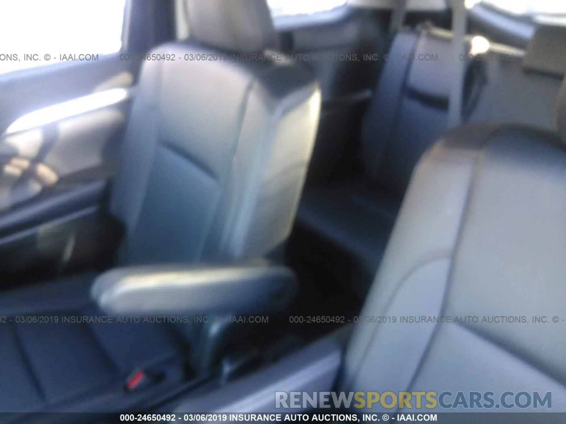 8 Photograph of a damaged car 5TDJZRFH1KS565465 TOYOTA HIGHLANDER 2019