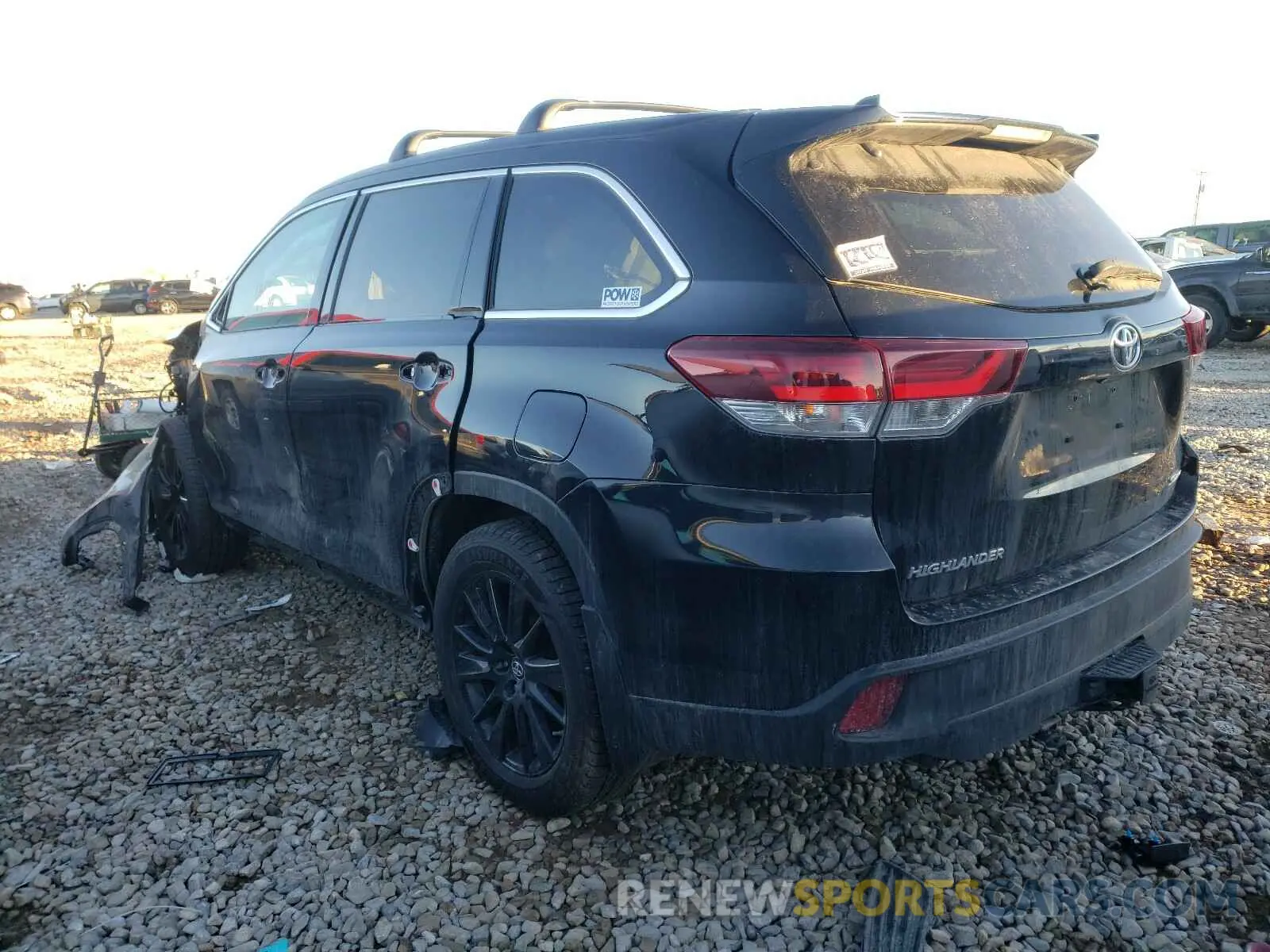 3 Photograph of a damaged car 5TDJZRFH1KS573355 TOYOTA HIGHLANDER 2019