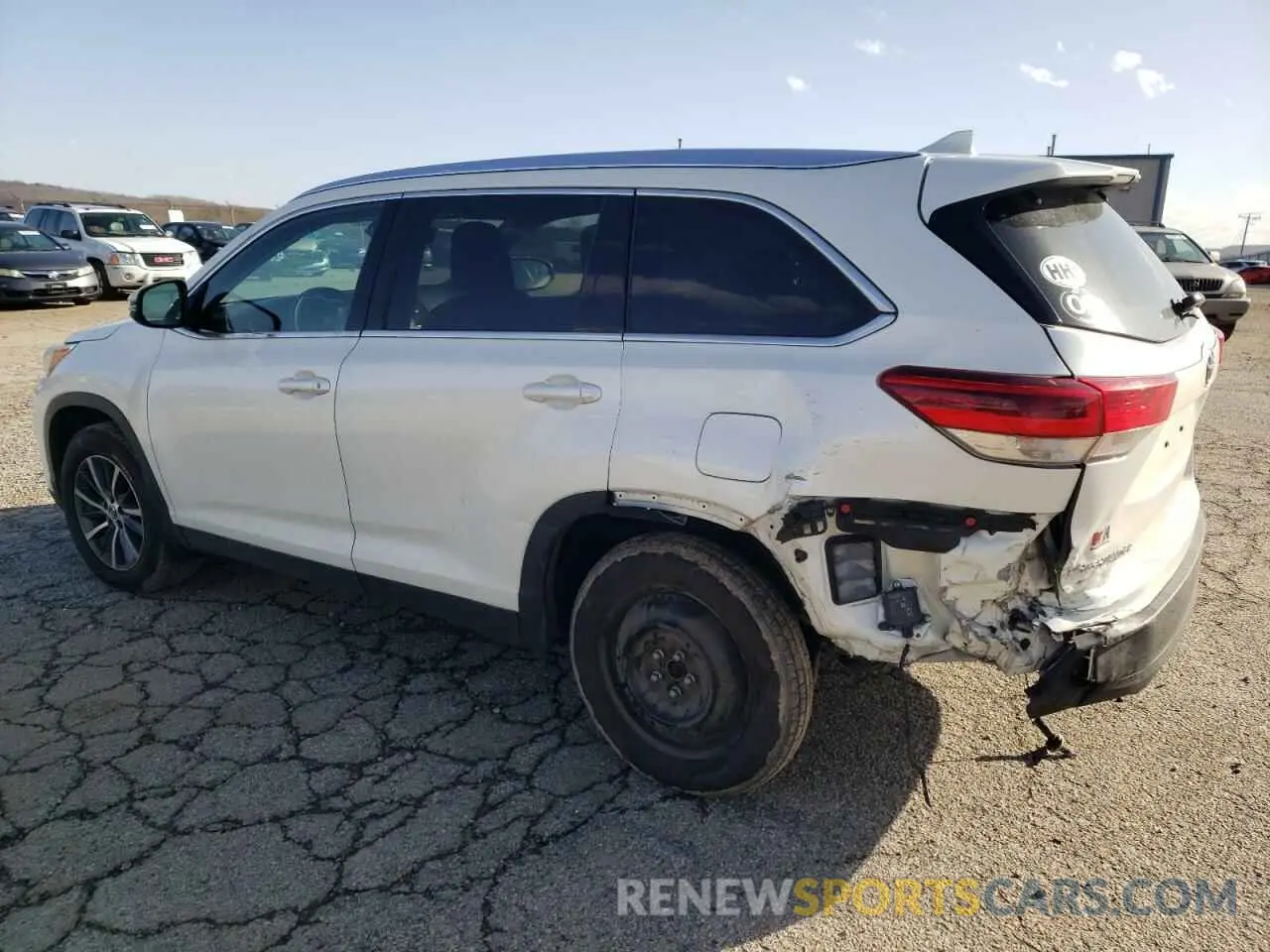 2 Photograph of a damaged car 5TDJZRFH1KS583903 TOYOTA HIGHLANDER 2019
