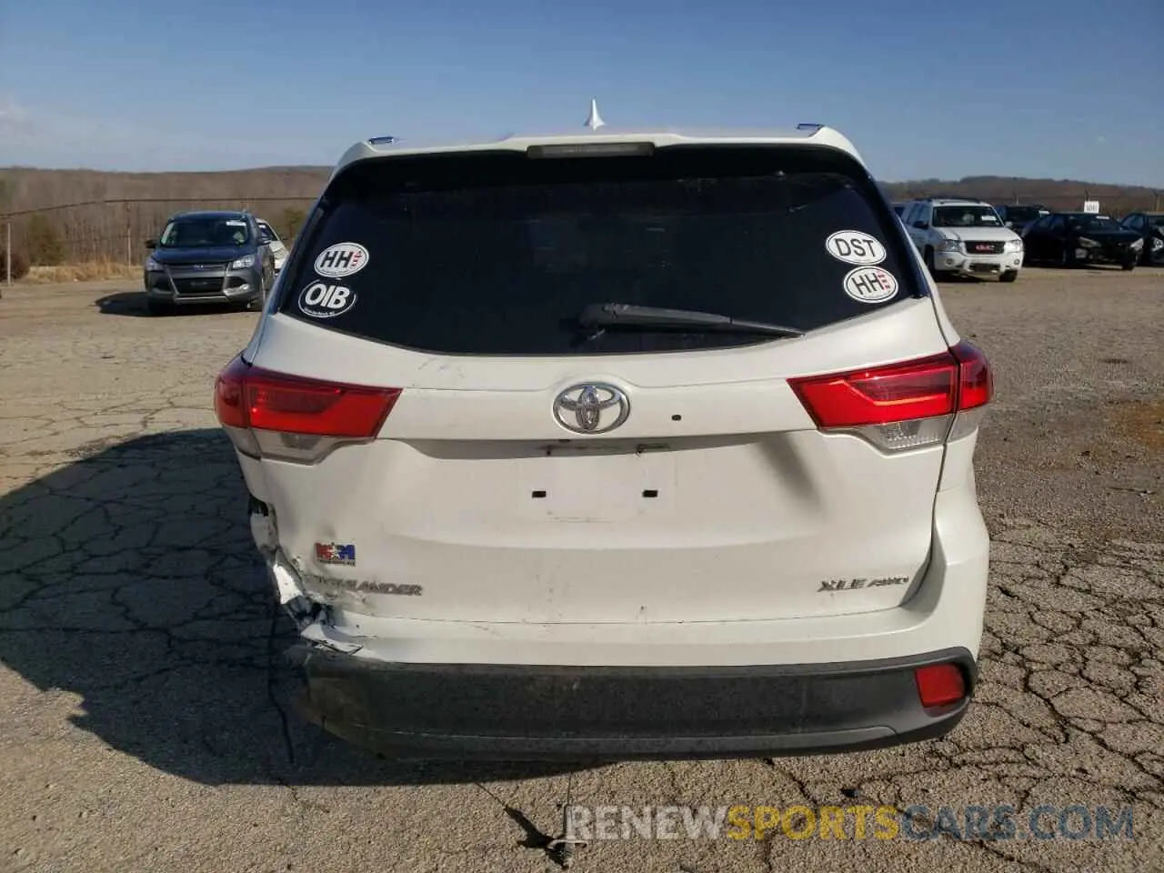 6 Photograph of a damaged car 5TDJZRFH1KS583903 TOYOTA HIGHLANDER 2019