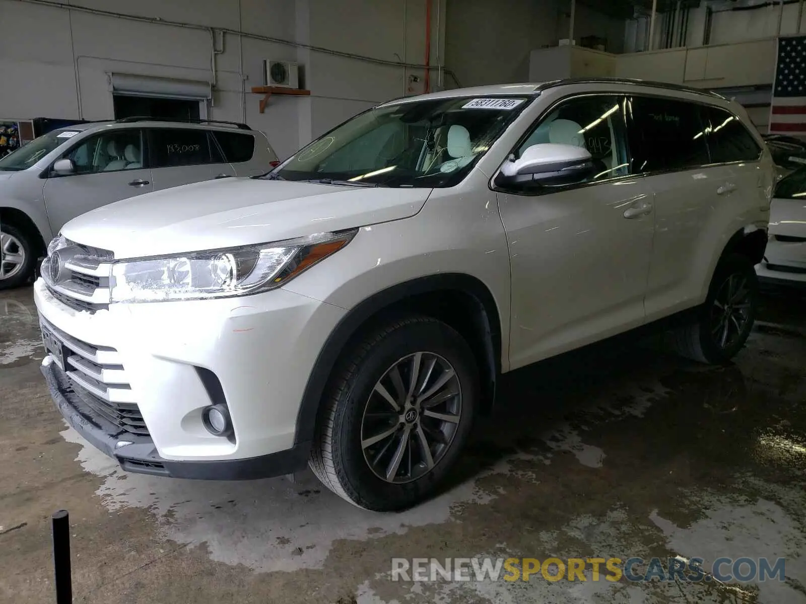 2 Photograph of a damaged car 5TDJZRFH1KS589099 TOYOTA HIGHLANDER 2019