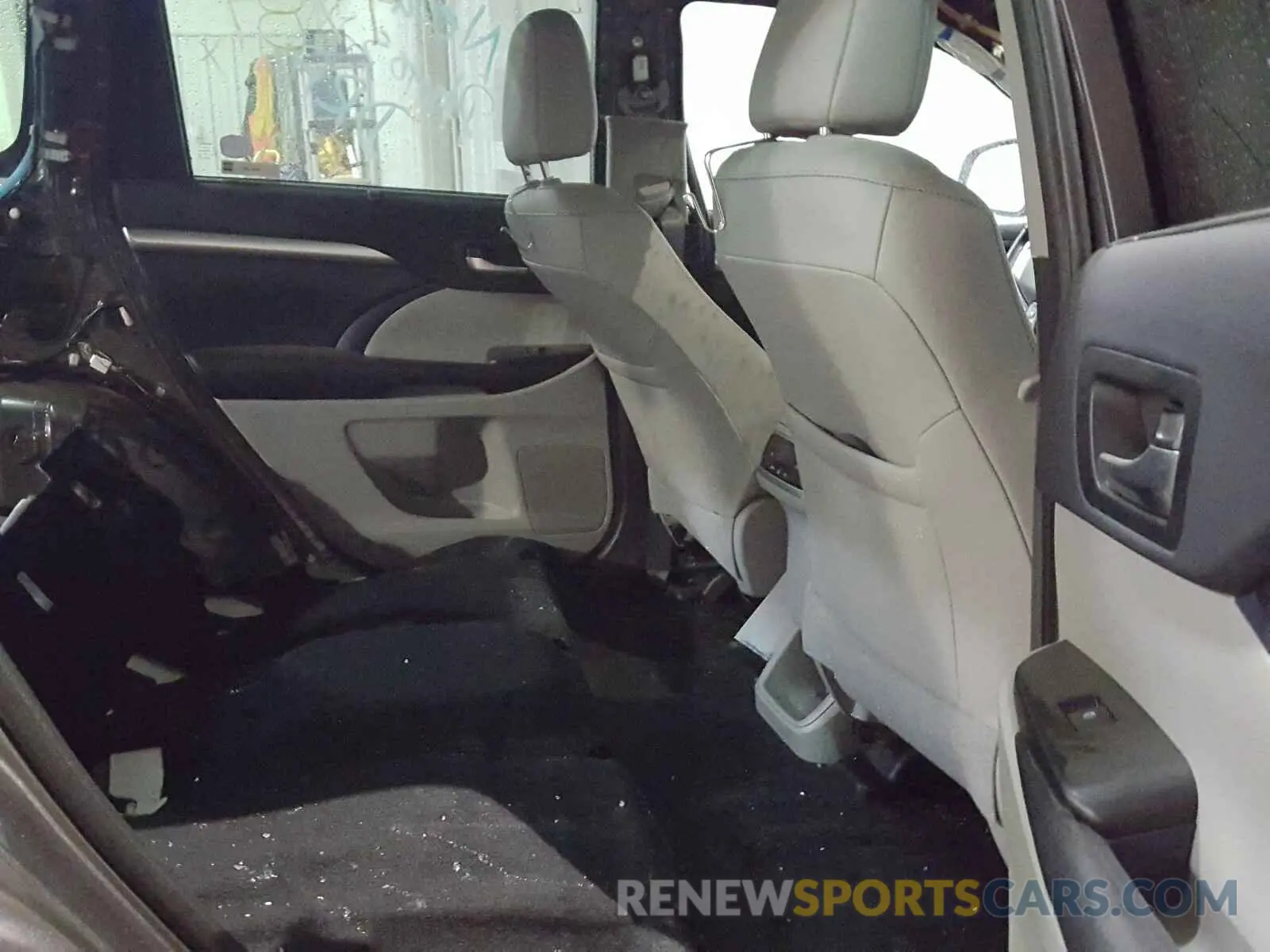 6 Photograph of a damaged car 5TDJZRFH1KS593332 TOYOTA HIGHLANDER 2019