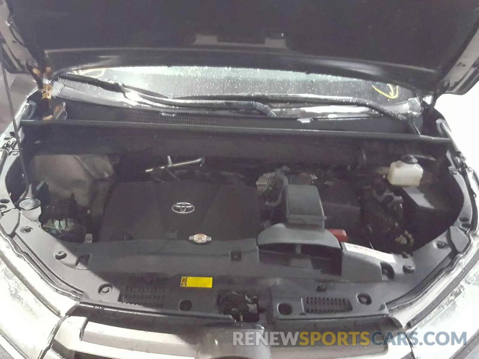 7 Photograph of a damaged car 5TDJZRFH1KS593332 TOYOTA HIGHLANDER 2019