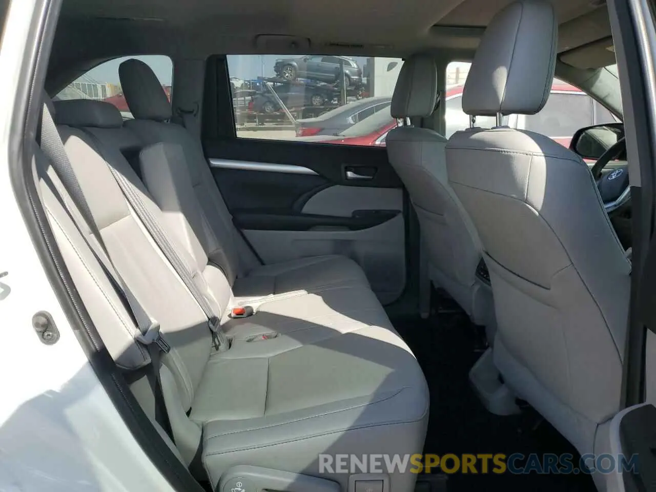 11 Photograph of a damaged car 5TDJZRFH1KS612669 TOYOTA HIGHLANDER 2019