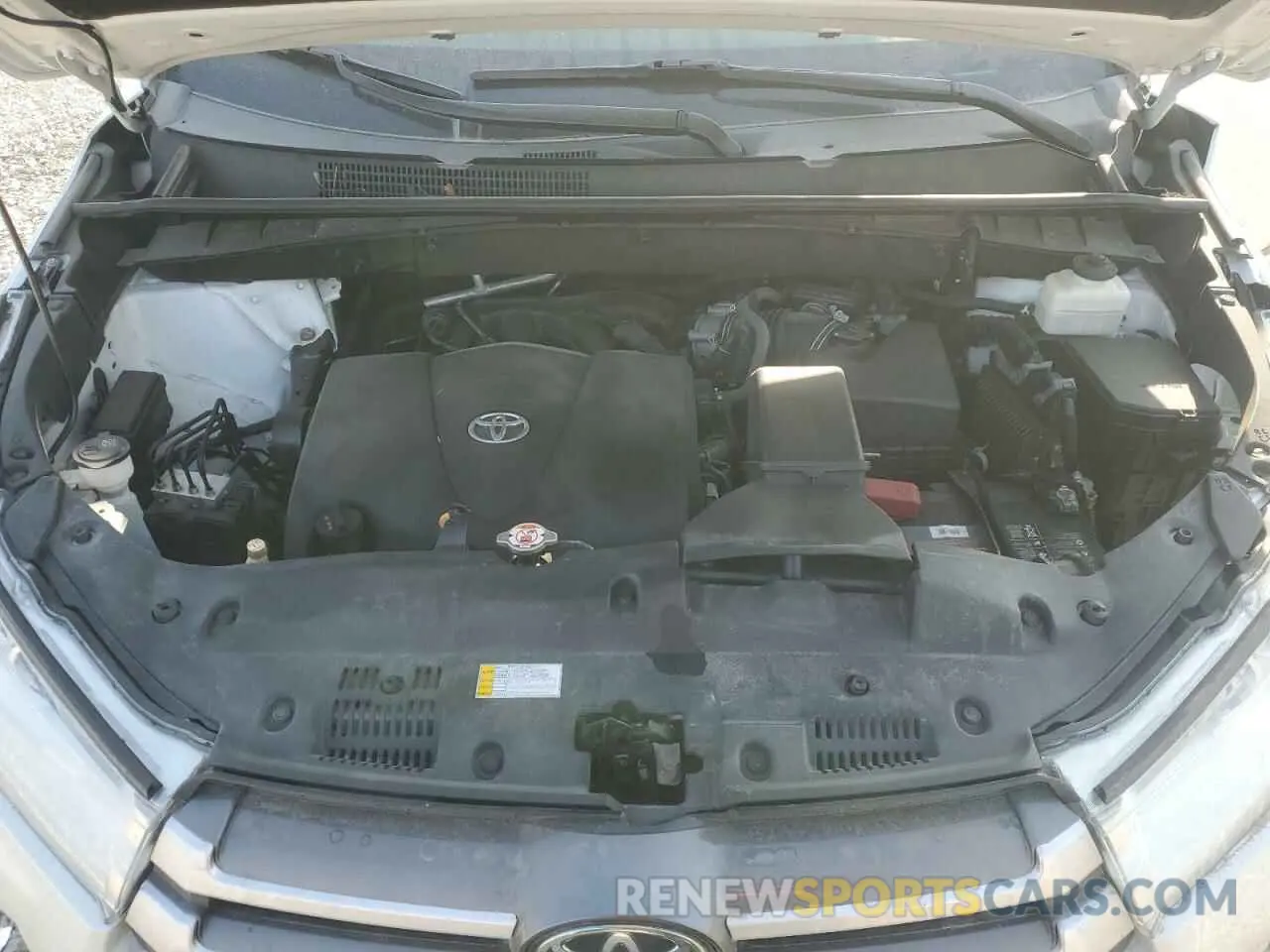 12 Photograph of a damaged car 5TDJZRFH1KS612669 TOYOTA HIGHLANDER 2019