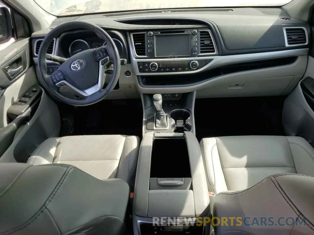 8 Photograph of a damaged car 5TDJZRFH1KS612669 TOYOTA HIGHLANDER 2019