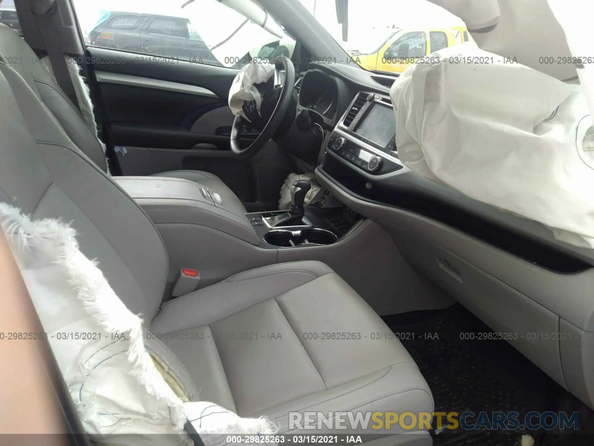 5 Photograph of a damaged car 5TDJZRFH1KS618567 TOYOTA HIGHLANDER 2019