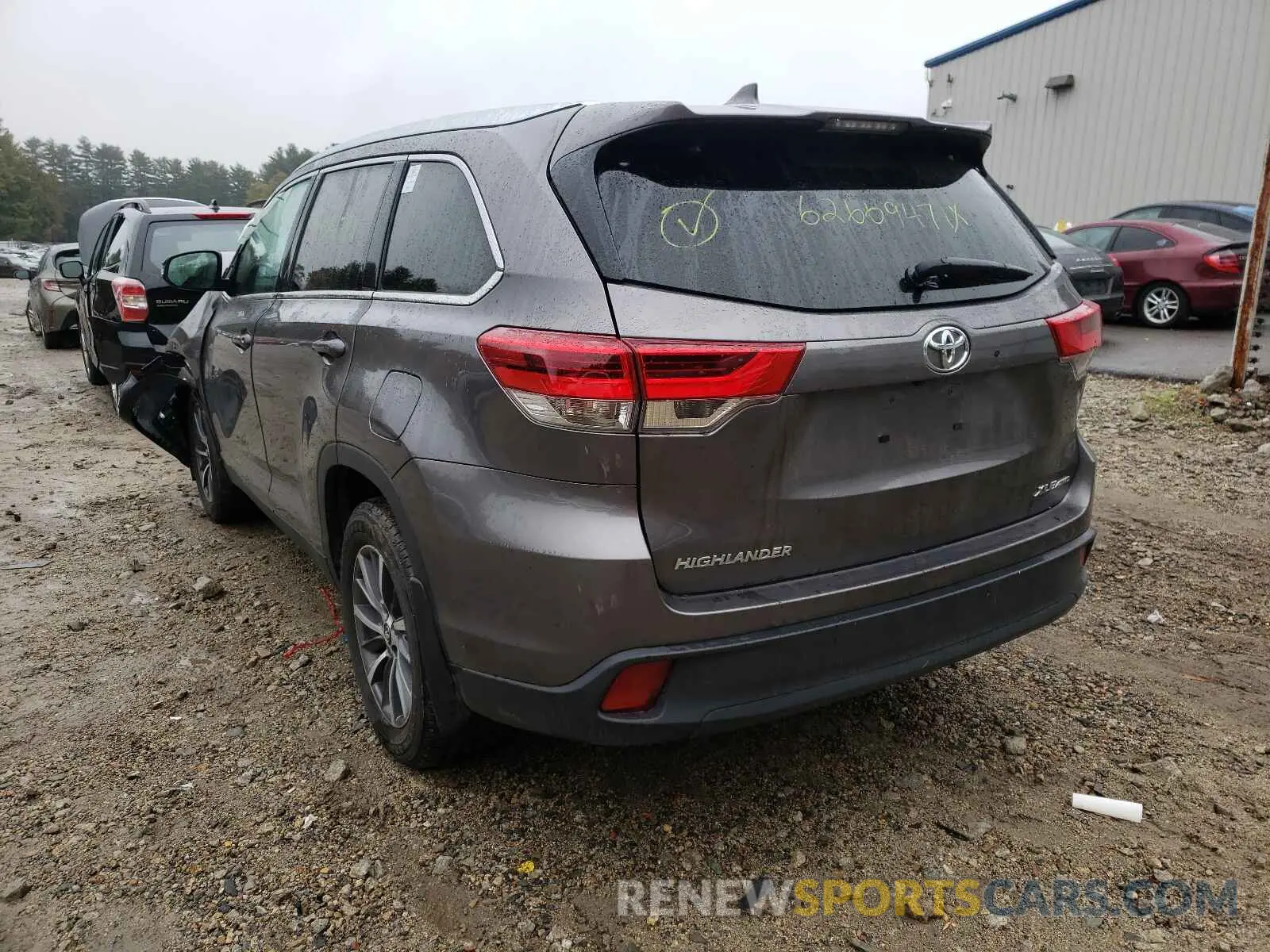 3 Photograph of a damaged car 5TDJZRFH1KS624160 TOYOTA HIGHLANDER 2019