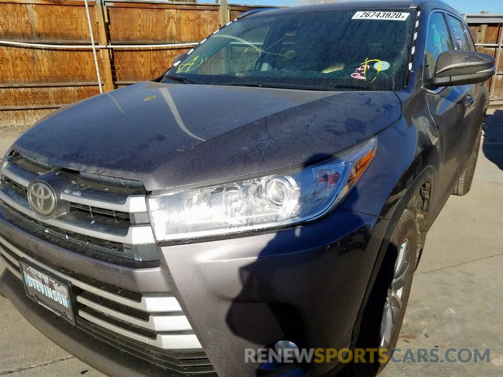 2 Photograph of a damaged car 5TDJZRFH1KS628547 TOYOTA HIGHLANDER 2019