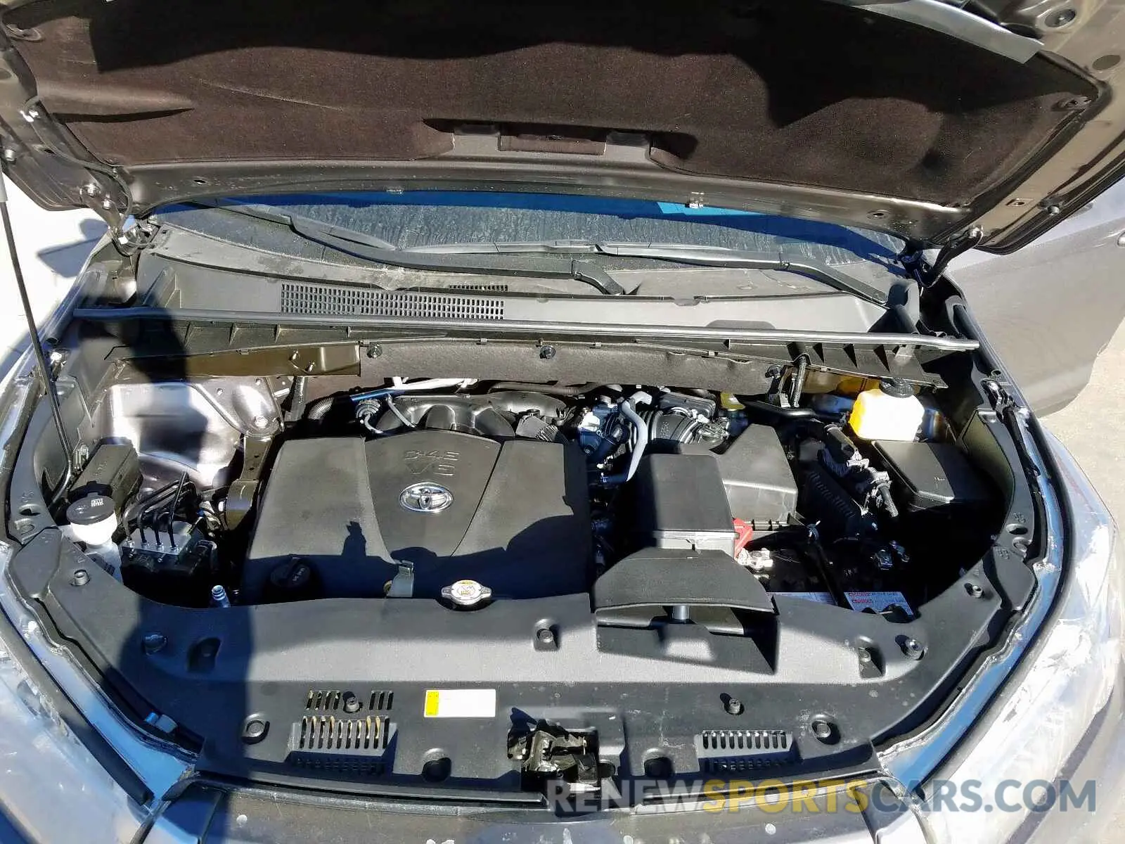 7 Photograph of a damaged car 5TDJZRFH1KS628547 TOYOTA HIGHLANDER 2019