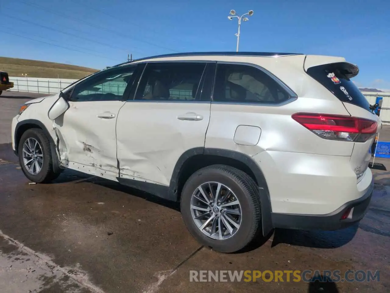 2 Фотография поврежденного автомобиля 5TDJZRFH1KS710018 TOYOTA HIGHLANDER 2019