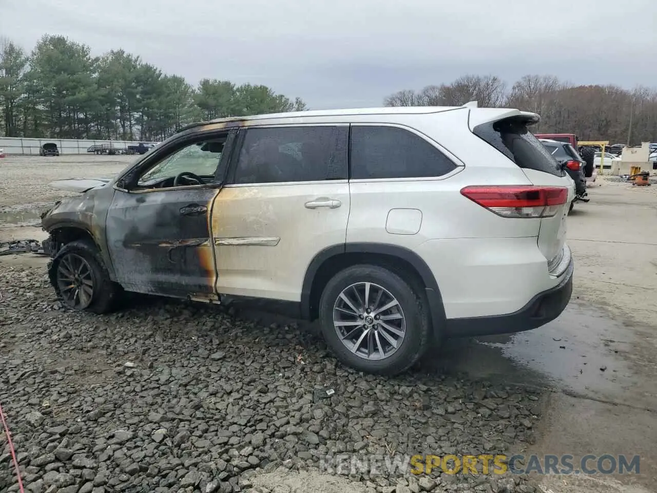 2 Photograph of a damaged car 5TDJZRFH1KS714893 TOYOTA HIGHLANDER 2019
