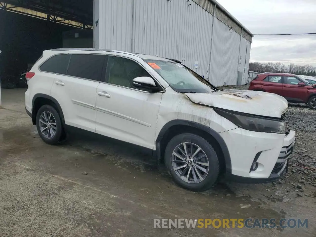 4 Photograph of a damaged car 5TDJZRFH1KS714893 TOYOTA HIGHLANDER 2019