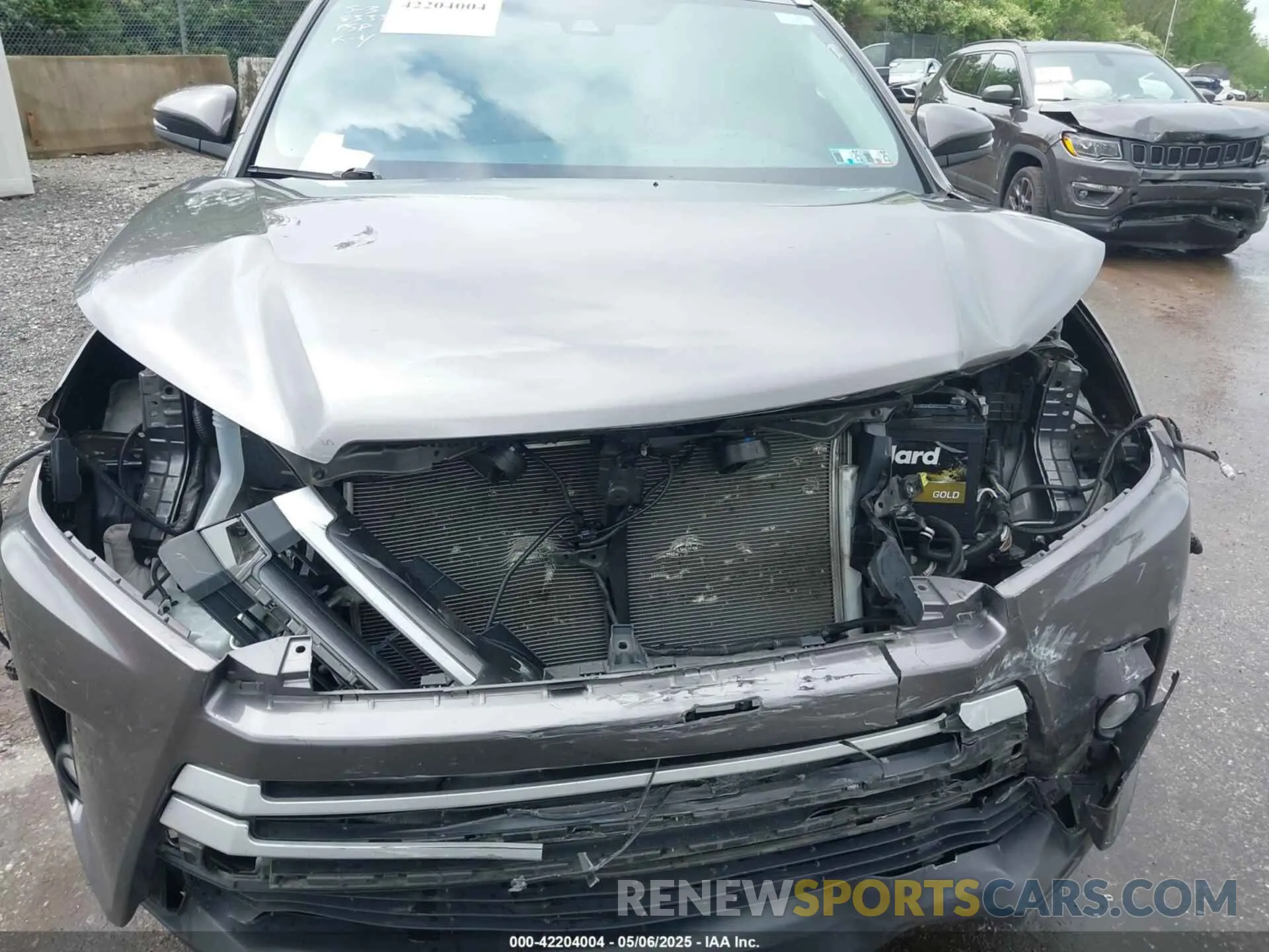10 Photograph of a damaged car 5TDJZRFH1KS735839 TOYOTA HIGHLANDER 2019