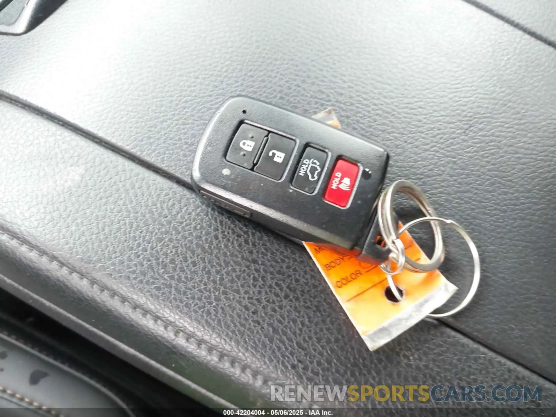 11 Photograph of a damaged car 5TDJZRFH1KS735839 TOYOTA HIGHLANDER 2019