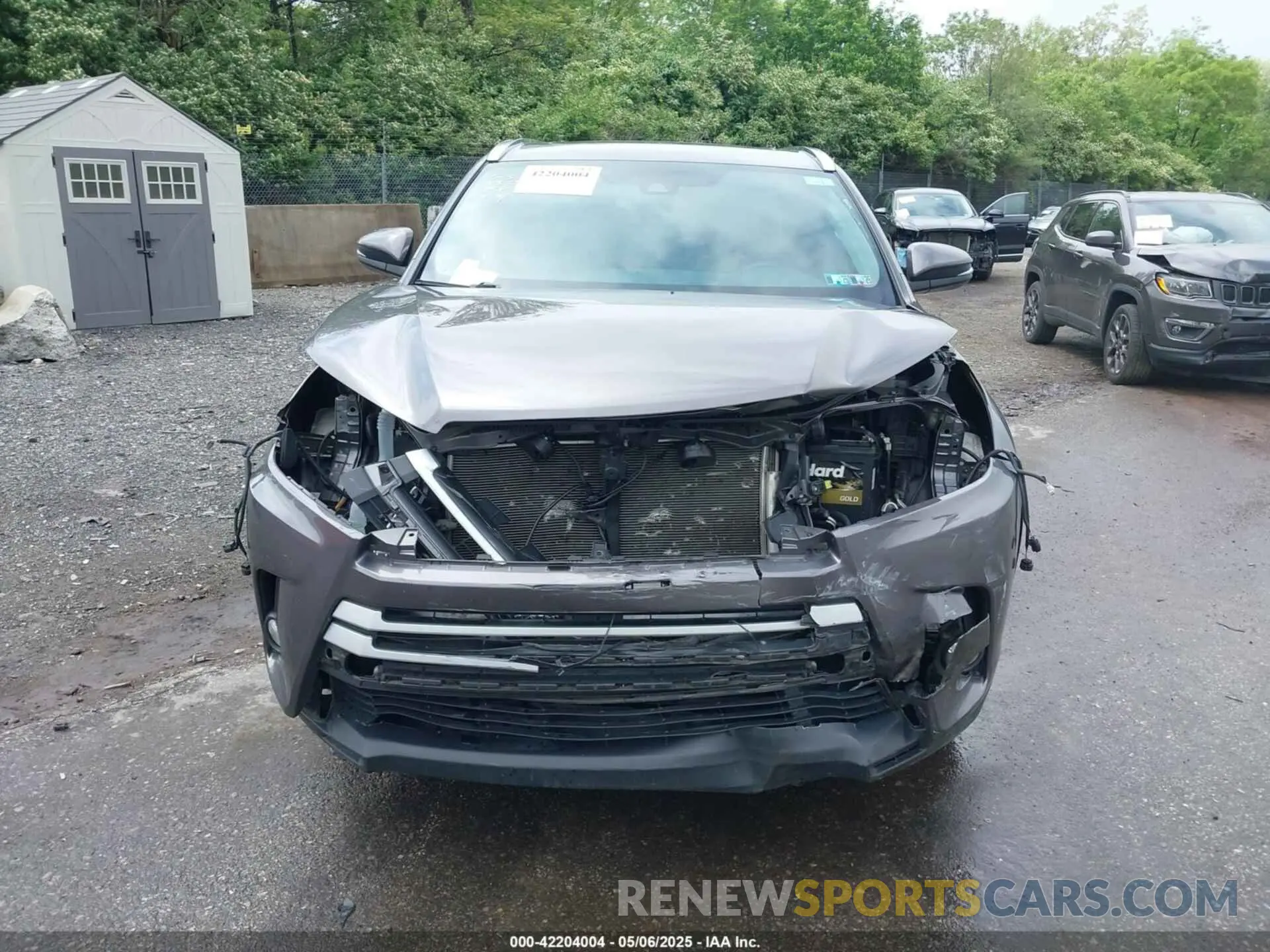 13 Photograph of a damaged car 5TDJZRFH1KS735839 TOYOTA HIGHLANDER 2019