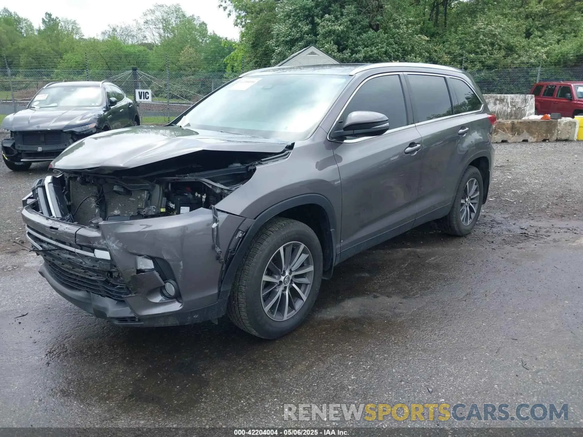 2 Photograph of a damaged car 5TDJZRFH1KS735839 TOYOTA HIGHLANDER 2019