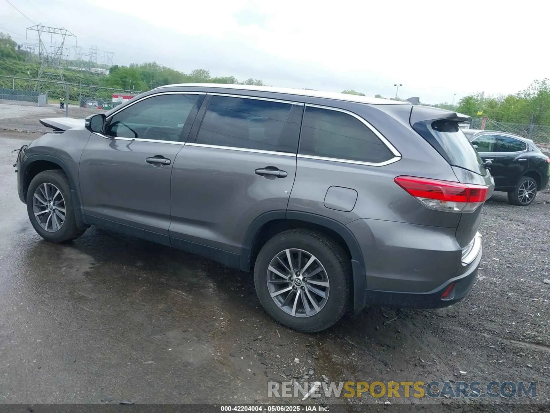 3 Photograph of a damaged car 5TDJZRFH1KS735839 TOYOTA HIGHLANDER 2019