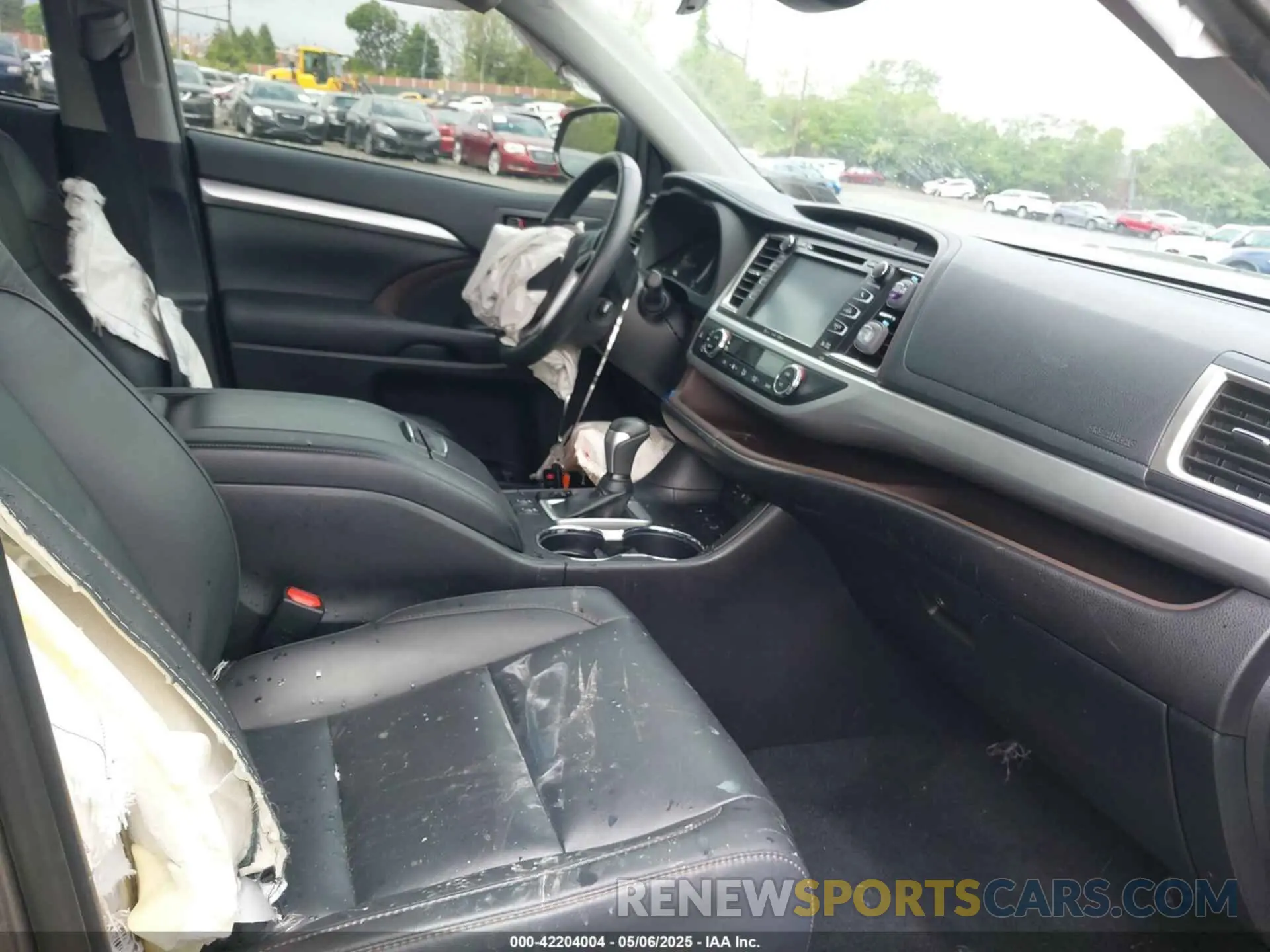 5 Photograph of a damaged car 5TDJZRFH1KS735839 TOYOTA HIGHLANDER 2019