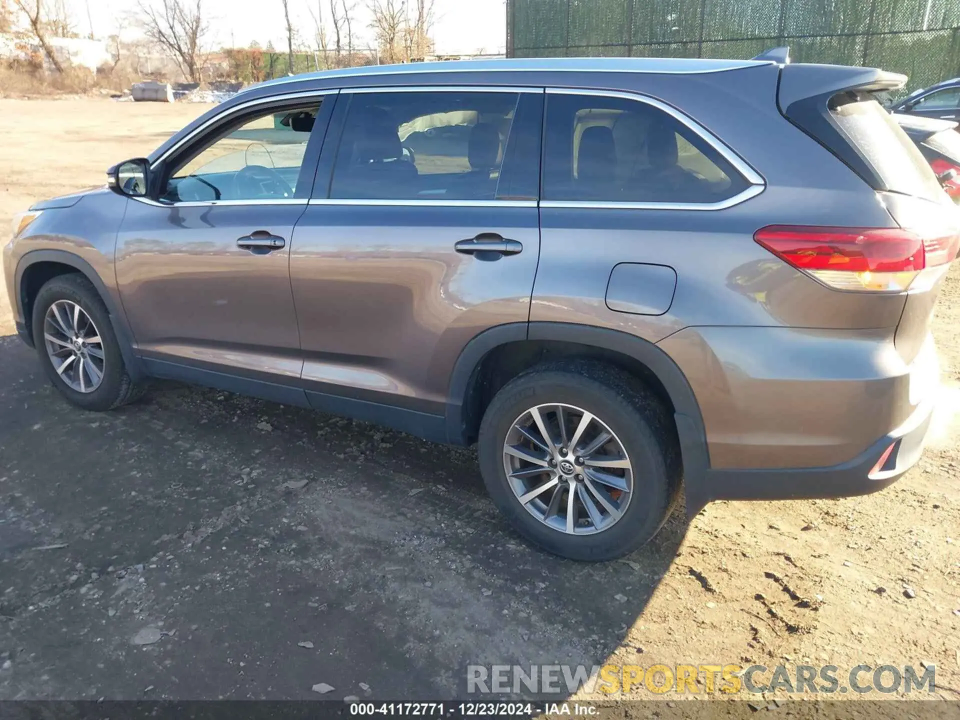 3 Фотография поврежденного автомобиля 5TDJZRFH1KS952498 TOYOTA HIGHLANDER 2019