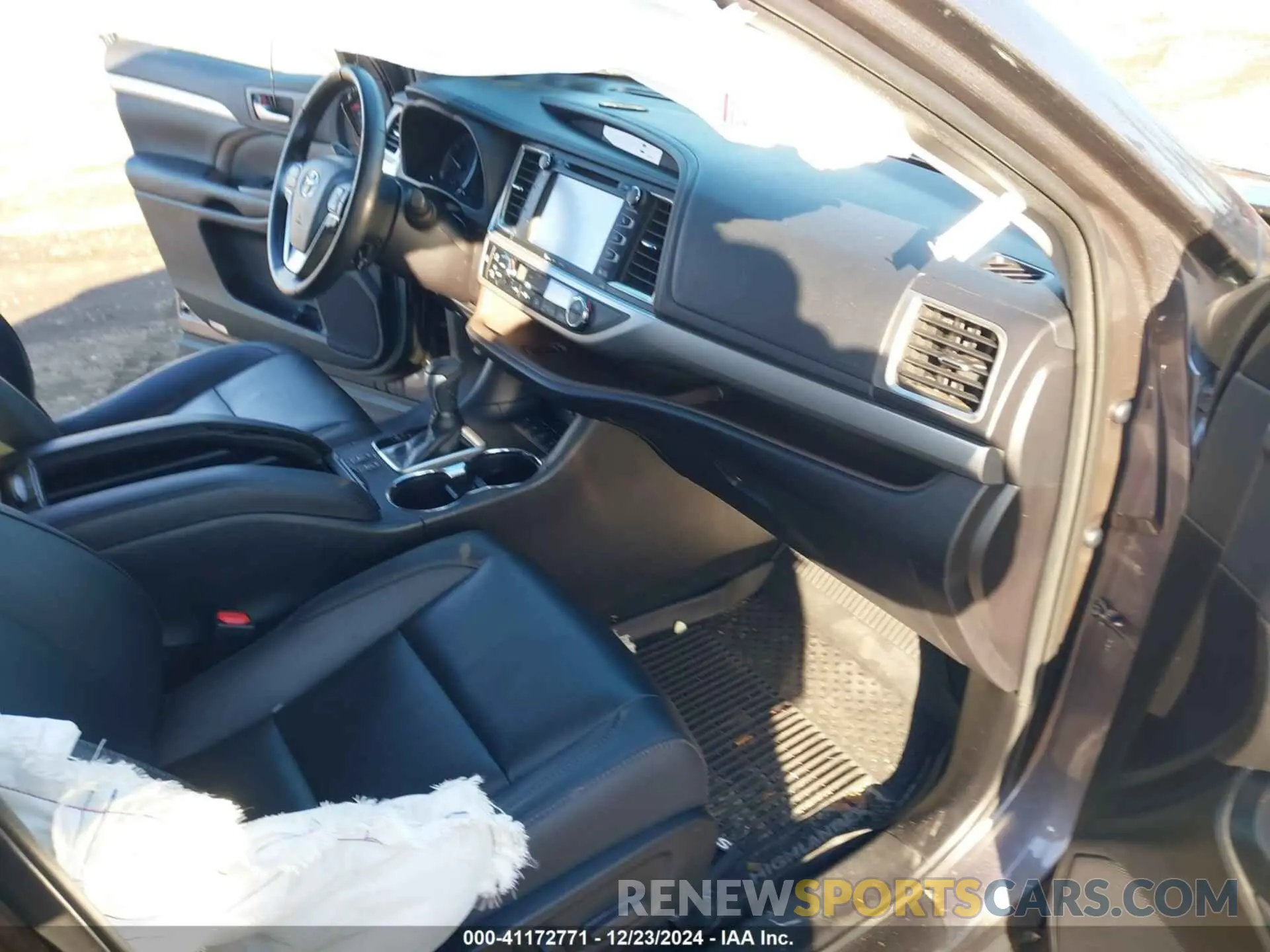 5 Фотография поврежденного автомобиля 5TDJZRFH1KS952498 TOYOTA HIGHLANDER 2019