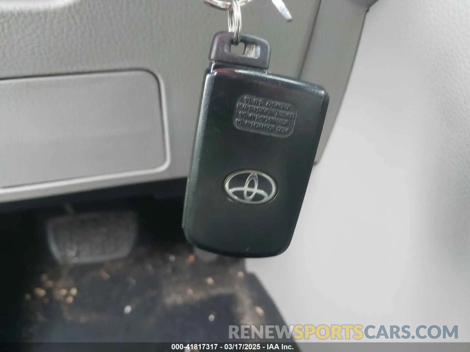 11 Photograph of a damaged car 5TDJZRFH1KS959015 TOYOTA HIGHLANDER 2019