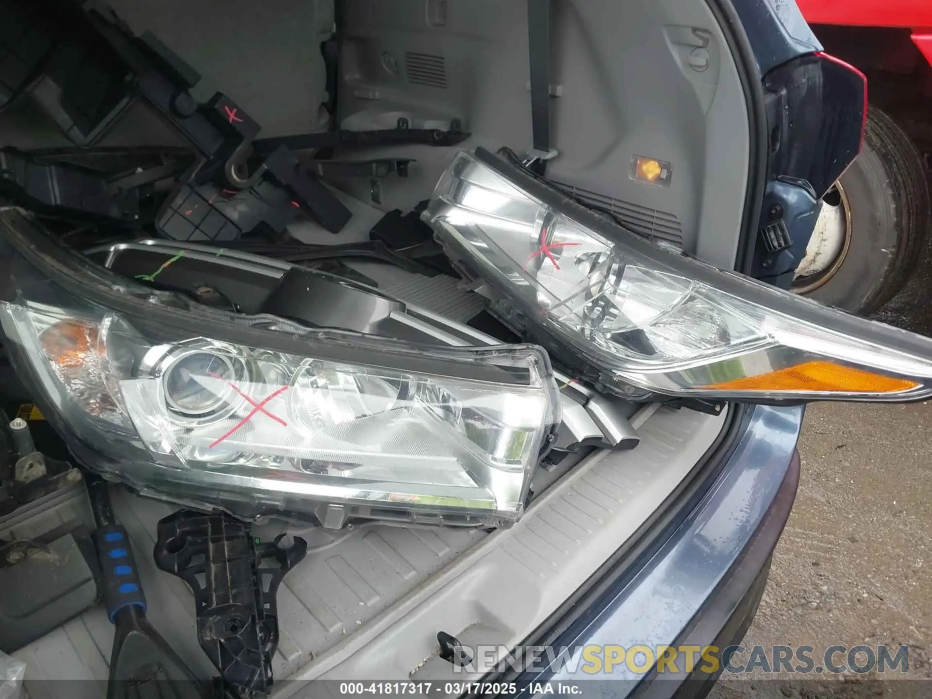 12 Photograph of a damaged car 5TDJZRFH1KS959015 TOYOTA HIGHLANDER 2019