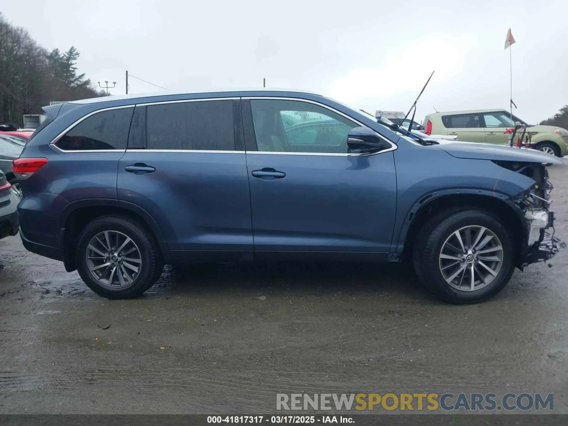 14 Photograph of a damaged car 5TDJZRFH1KS959015 TOYOTA HIGHLANDER 2019
