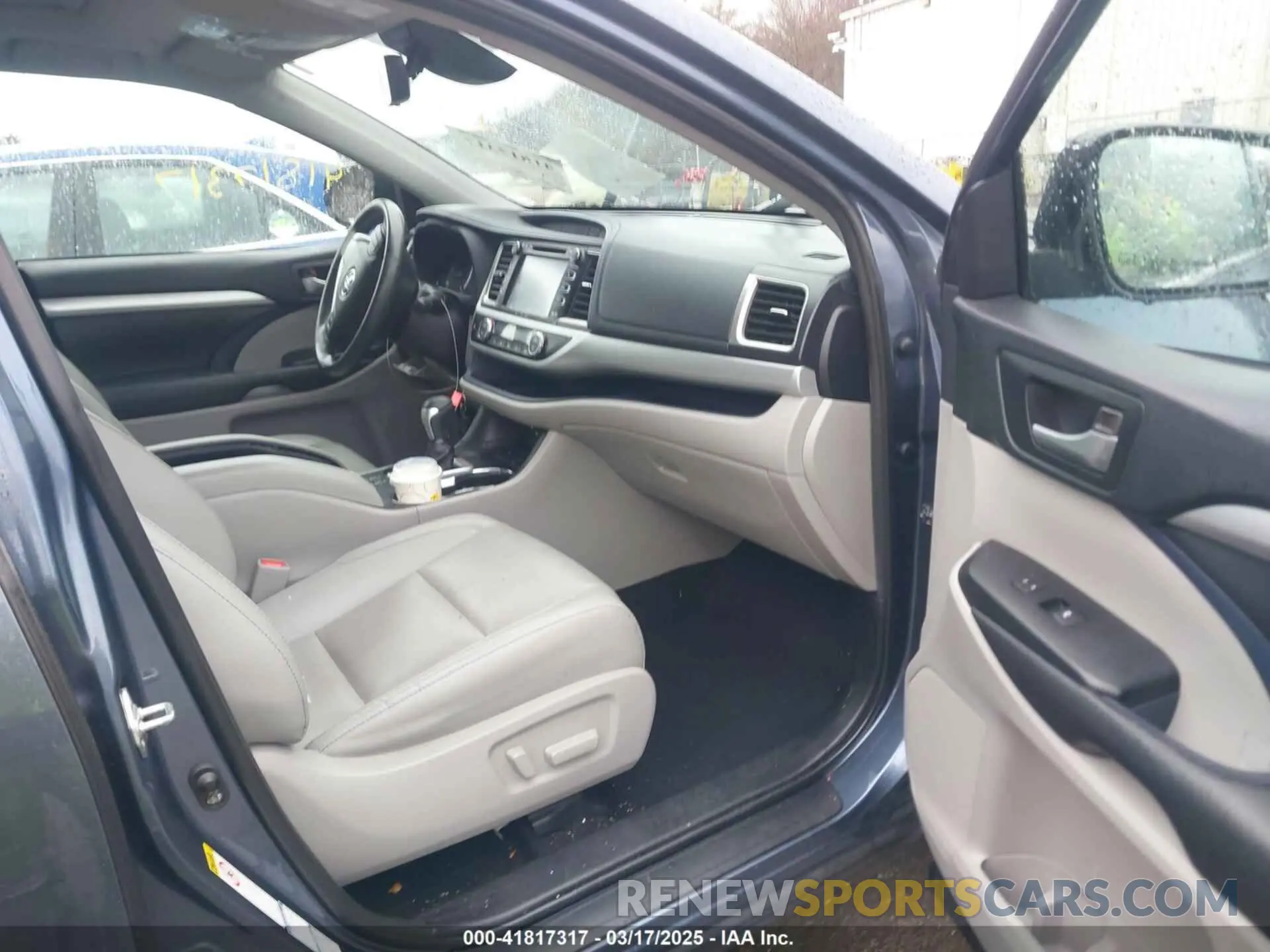 5 Photograph of a damaged car 5TDJZRFH1KS959015 TOYOTA HIGHLANDER 2019