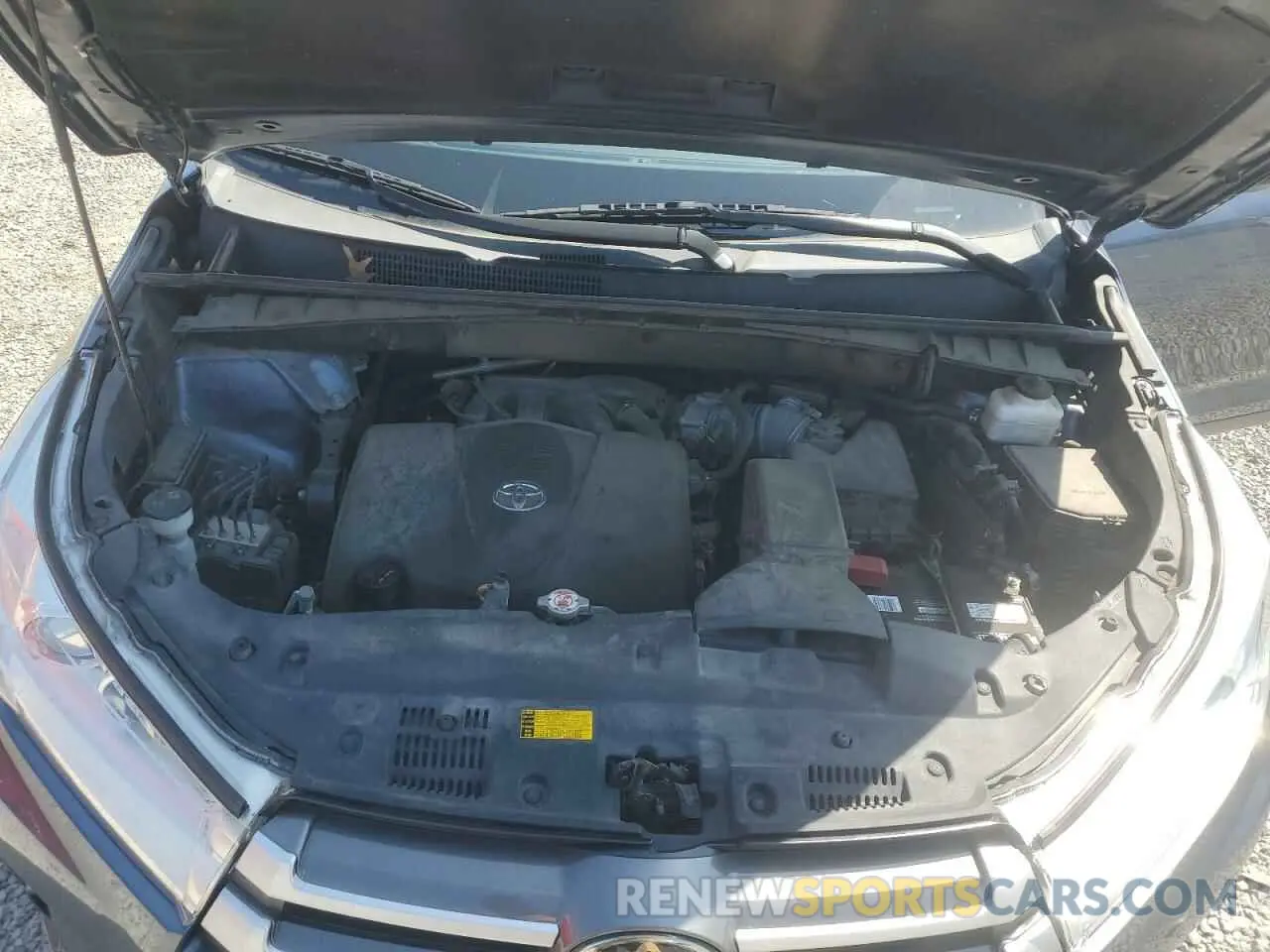 11 Photograph of a damaged car 5TDJZRFH1KS991950 TOYOTA HIGHLANDER 2019