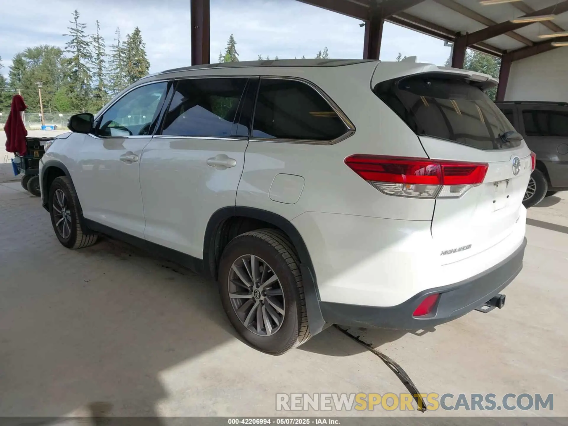 3 Фотография поврежденного автомобиля 5TDJZRFH2KS588298 TOYOTA HIGHLANDER 2019