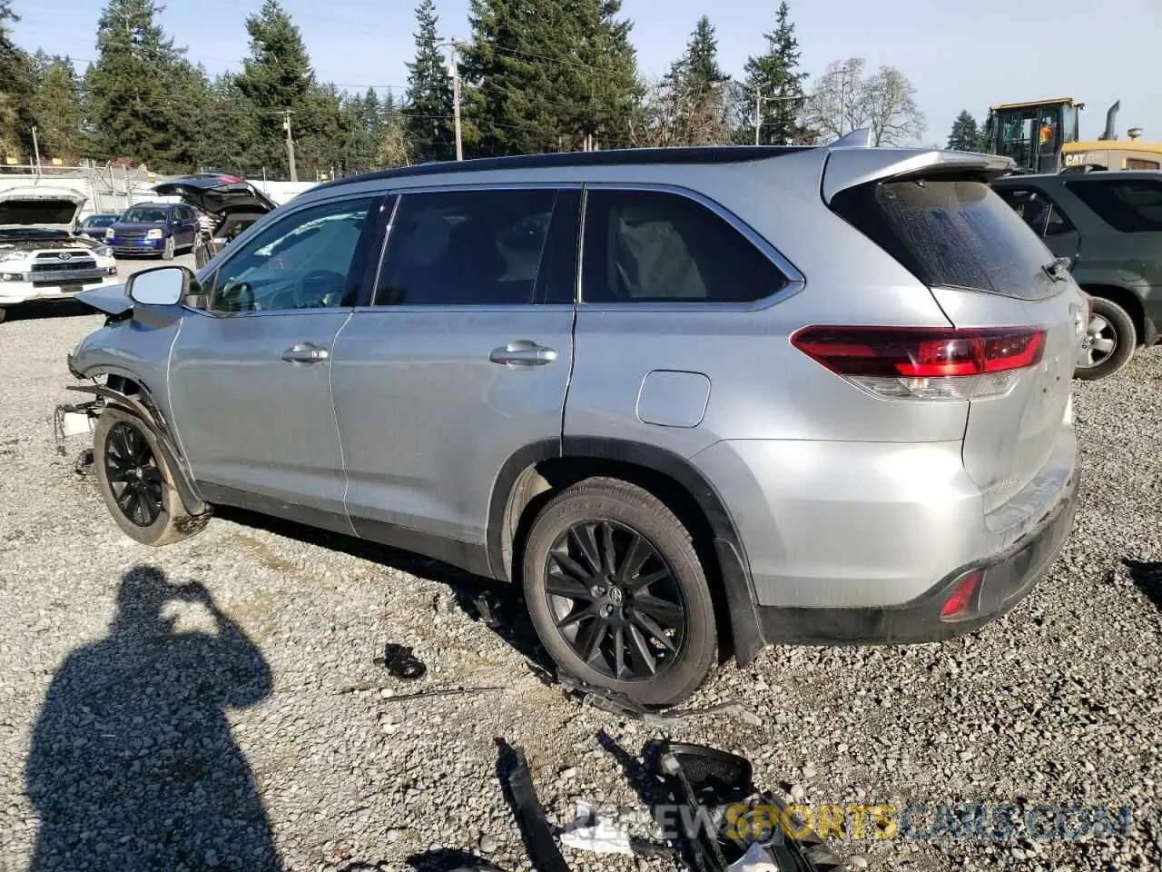 2 Photograph of a damaged car 5TDJZRFH2KS601373 TOYOTA HIGHLANDER 2019