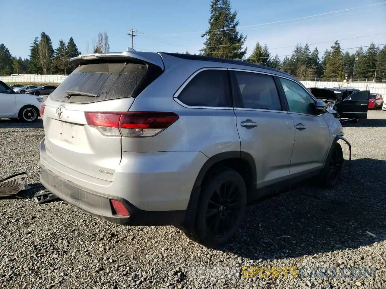 3 Photograph of a damaged car 5TDJZRFH2KS601373 TOYOTA HIGHLANDER 2019