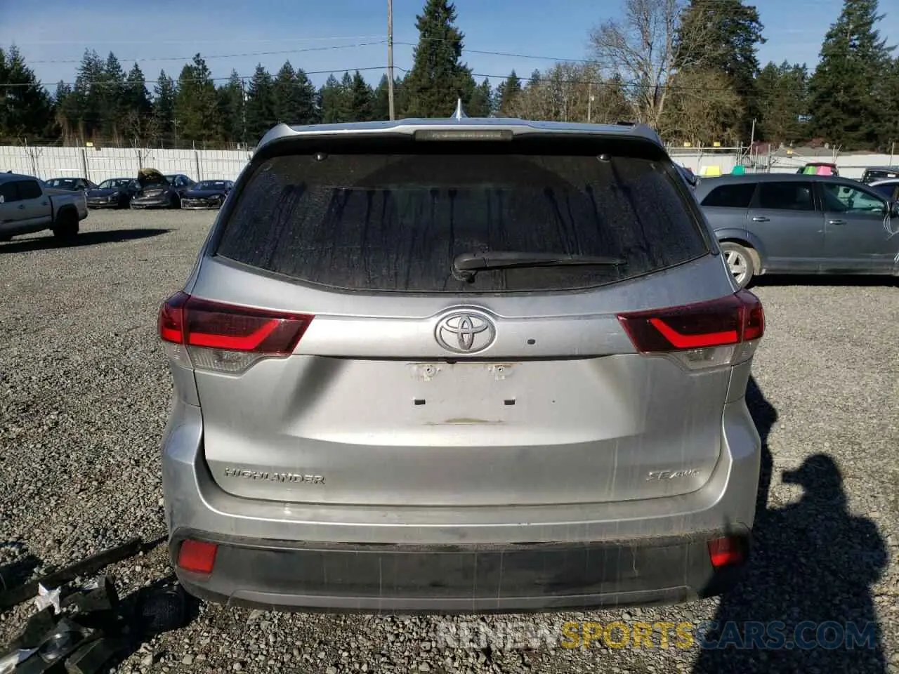 6 Photograph of a damaged car 5TDJZRFH2KS601373 TOYOTA HIGHLANDER 2019