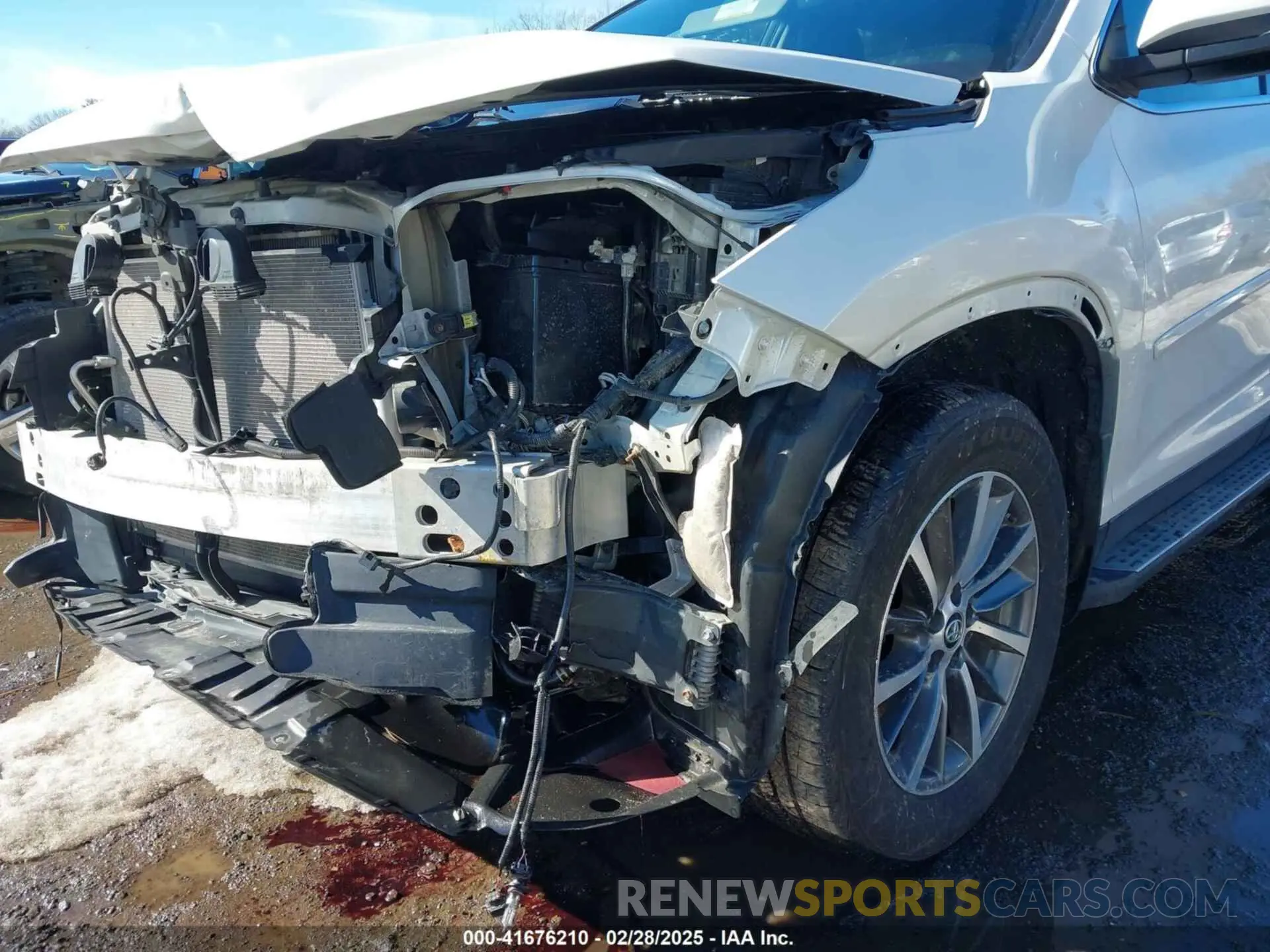 12 Photograph of a damaged car 5TDJZRFH2KS623101 TOYOTA HIGHLANDER 2019