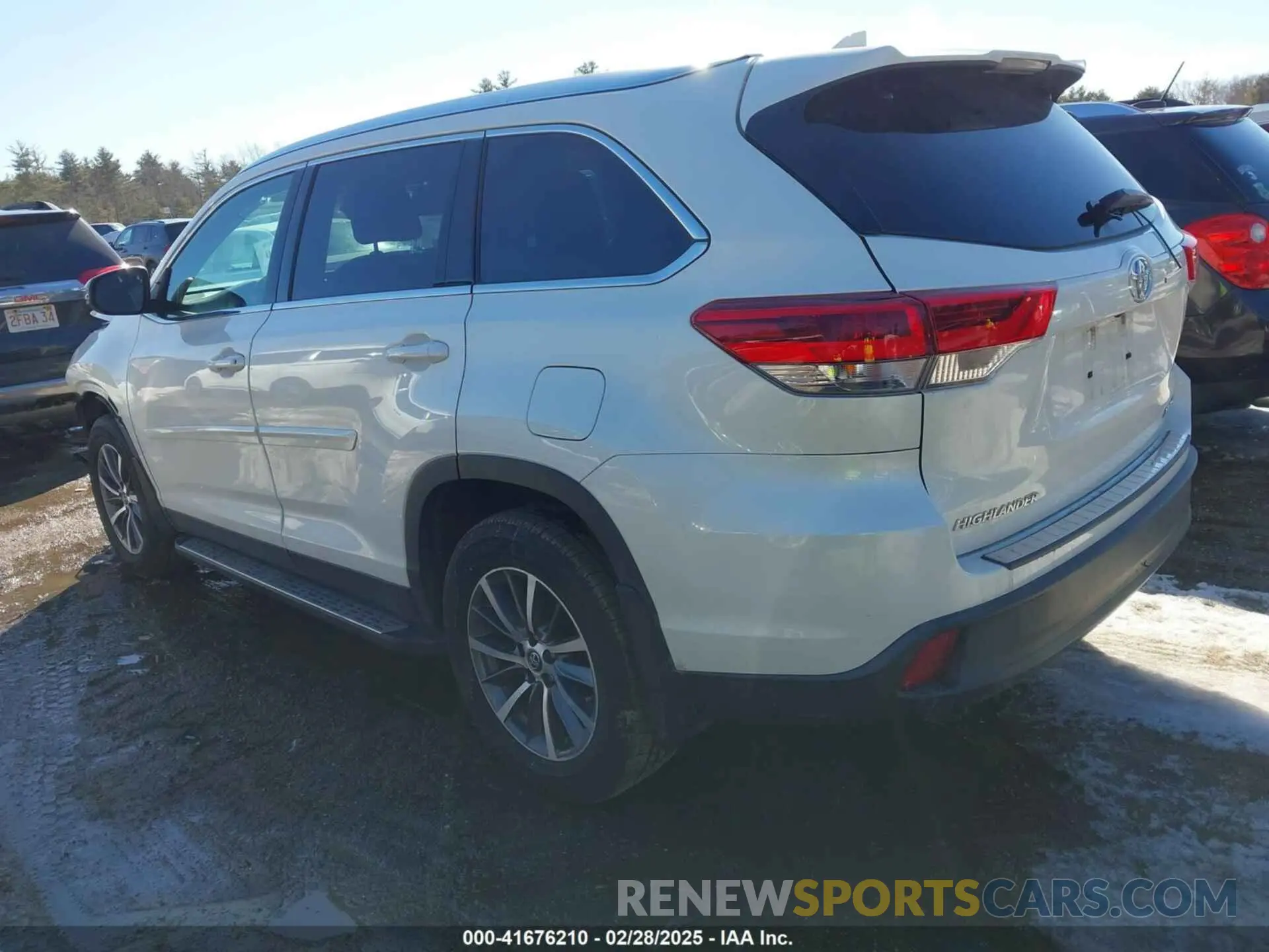 3 Photograph of a damaged car 5TDJZRFH2KS623101 TOYOTA HIGHLANDER 2019