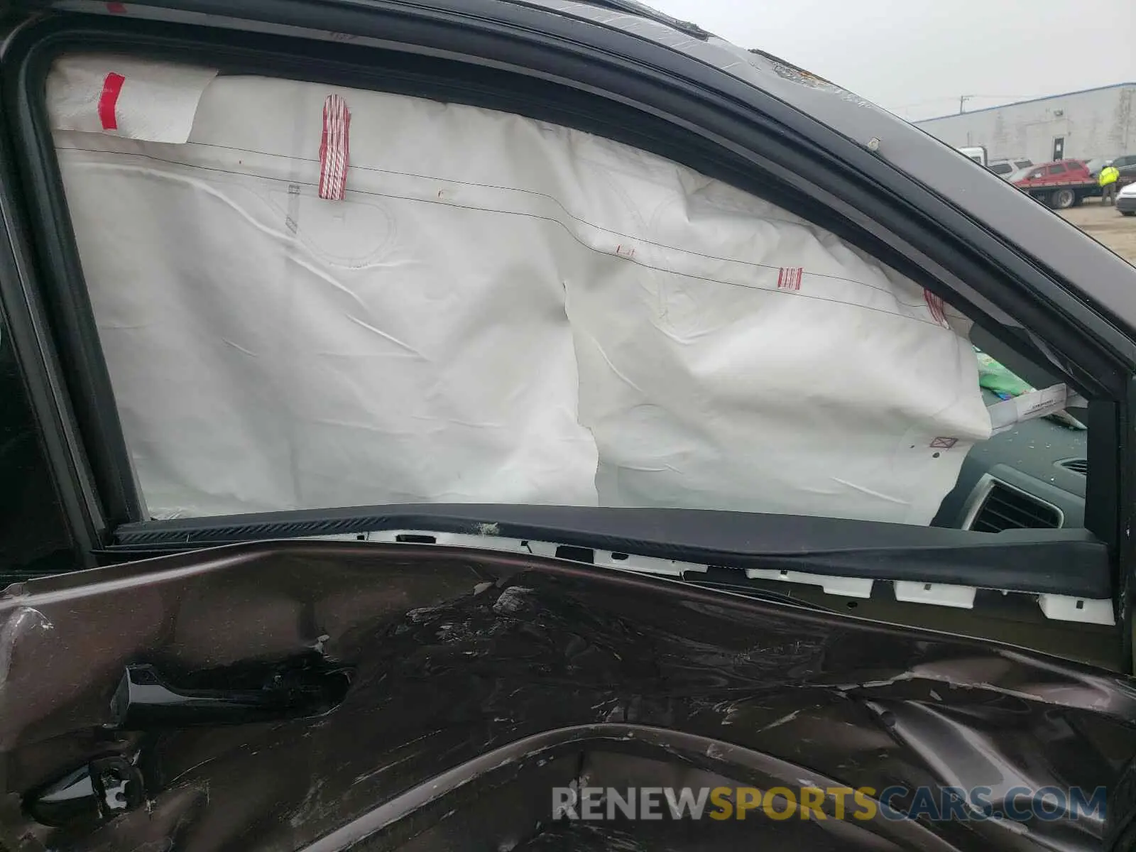 5 Photograph of a damaged car 5TDJZRFH2KS960075 TOYOTA HIGHLANDER 2019