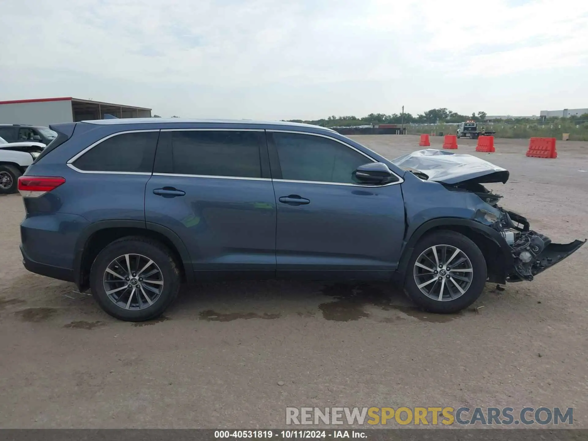 13 Photograph of a damaged car 5TDJZRFH2KS965762 TOYOTA HIGHLANDER 2019
