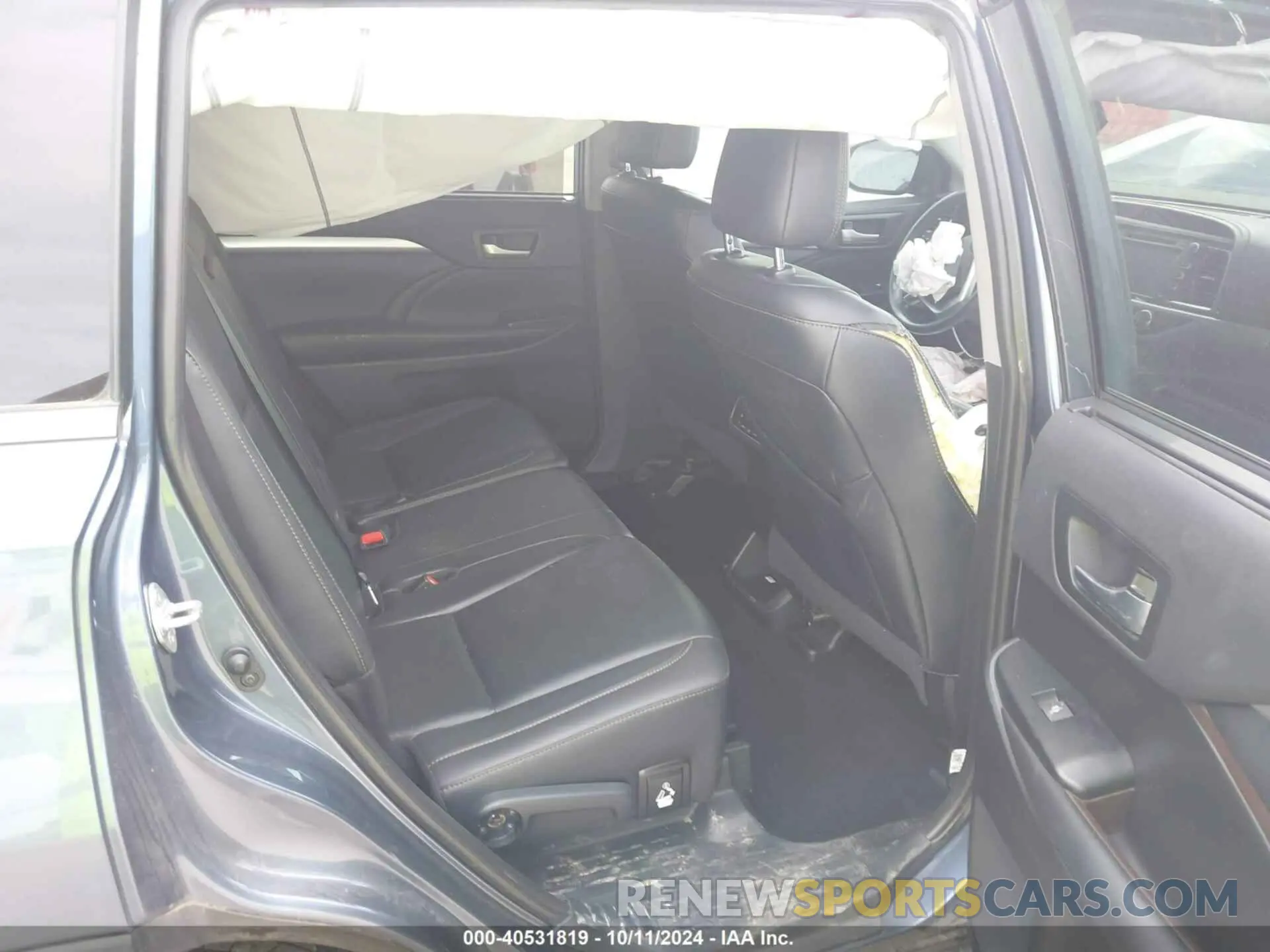 8 Photograph of a damaged car 5TDJZRFH2KS965762 TOYOTA HIGHLANDER 2019