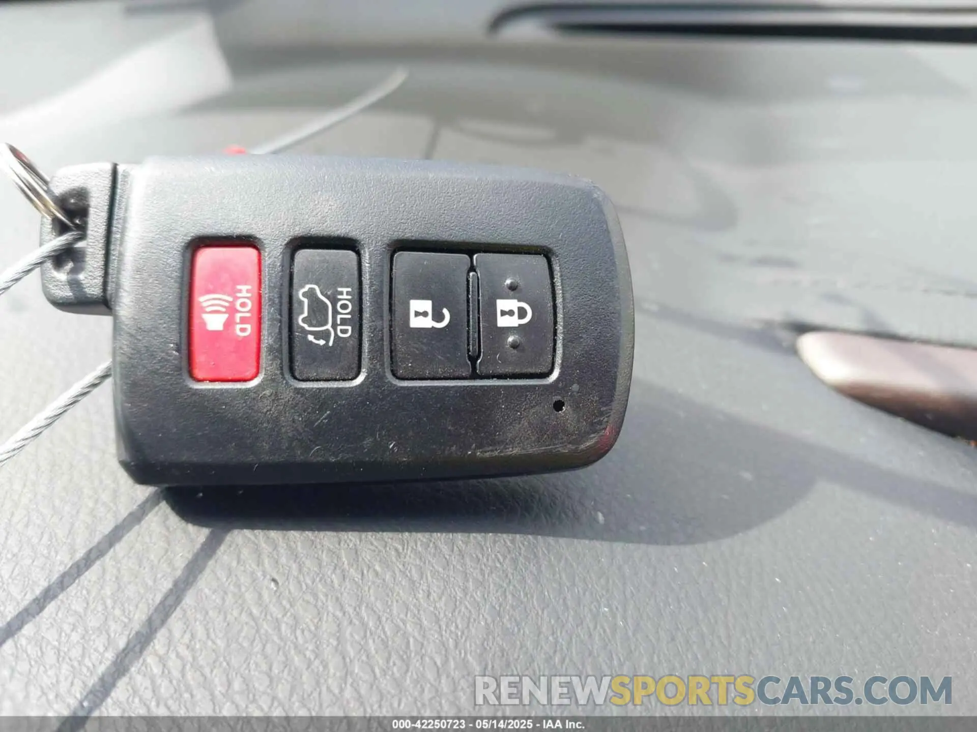 11 Photograph of a damaged car 5TDJZRFH2KS975689 TOYOTA HIGHLANDER 2019