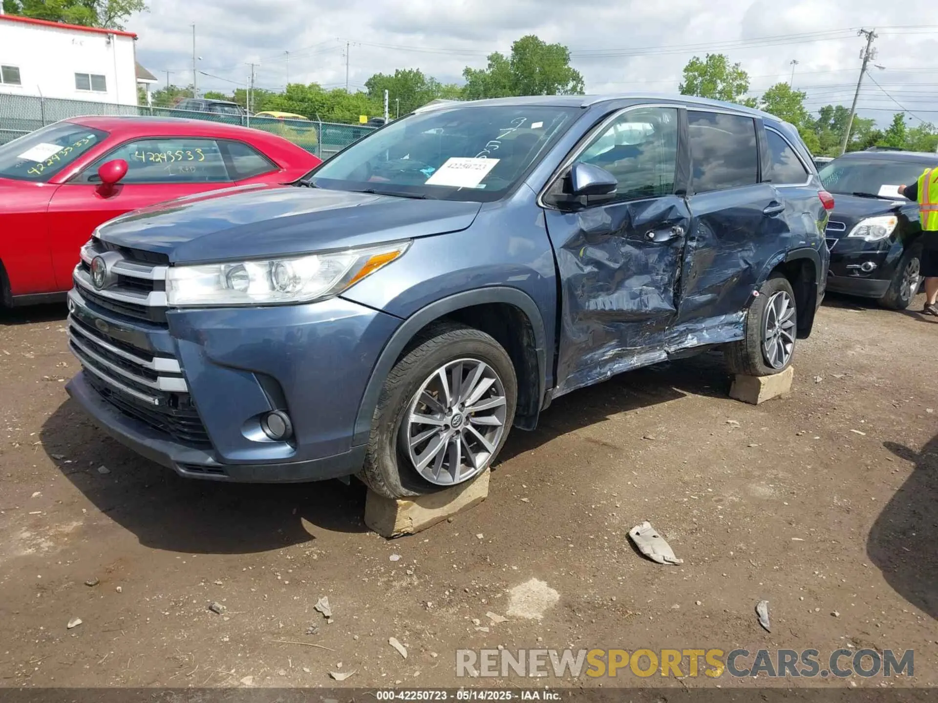 2 Photograph of a damaged car 5TDJZRFH2KS975689 TOYOTA HIGHLANDER 2019