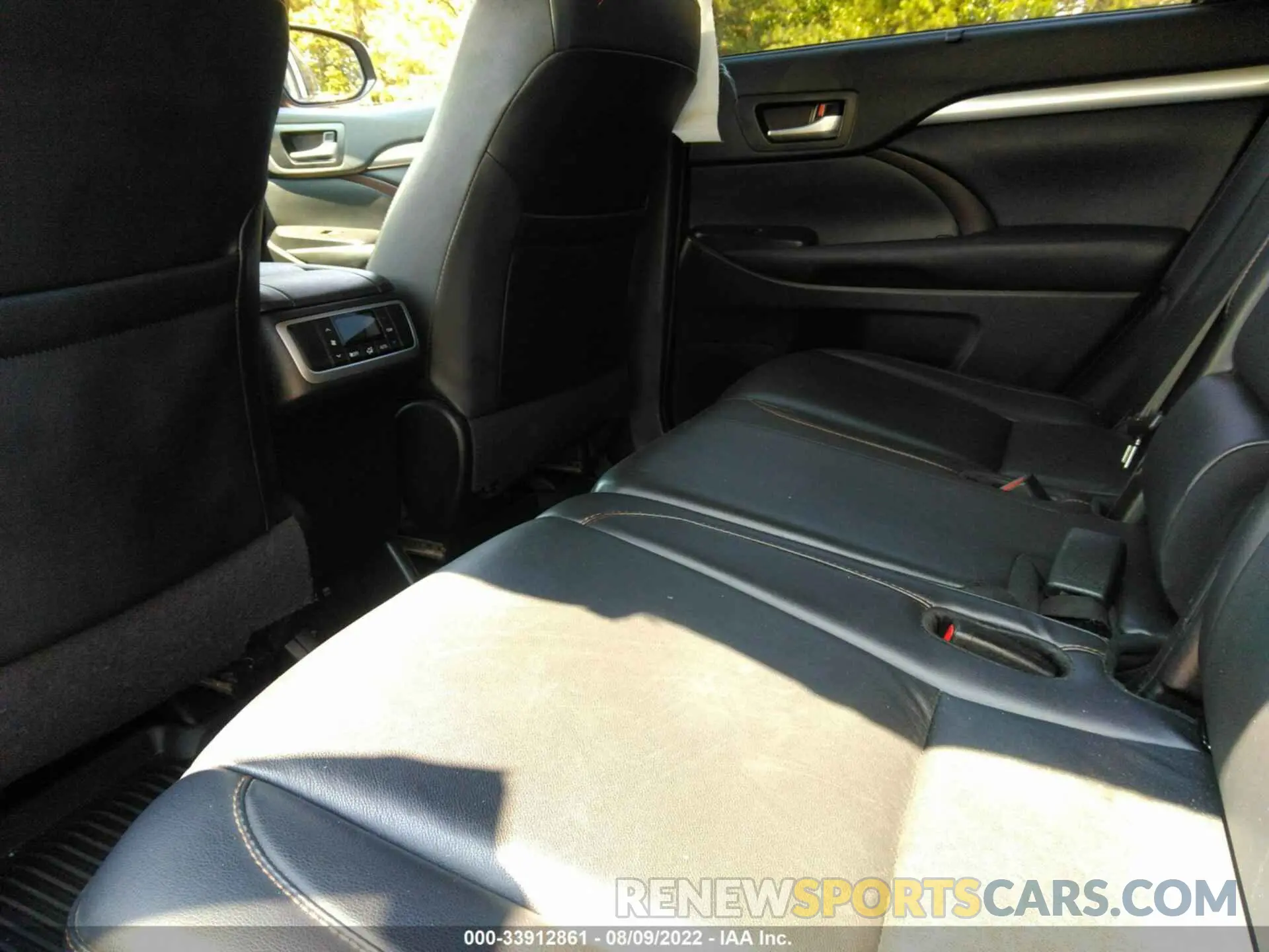 8 Фотография поврежденного автомобиля 5TDJZRFH3KS577990 TOYOTA HIGHLANDER 2019