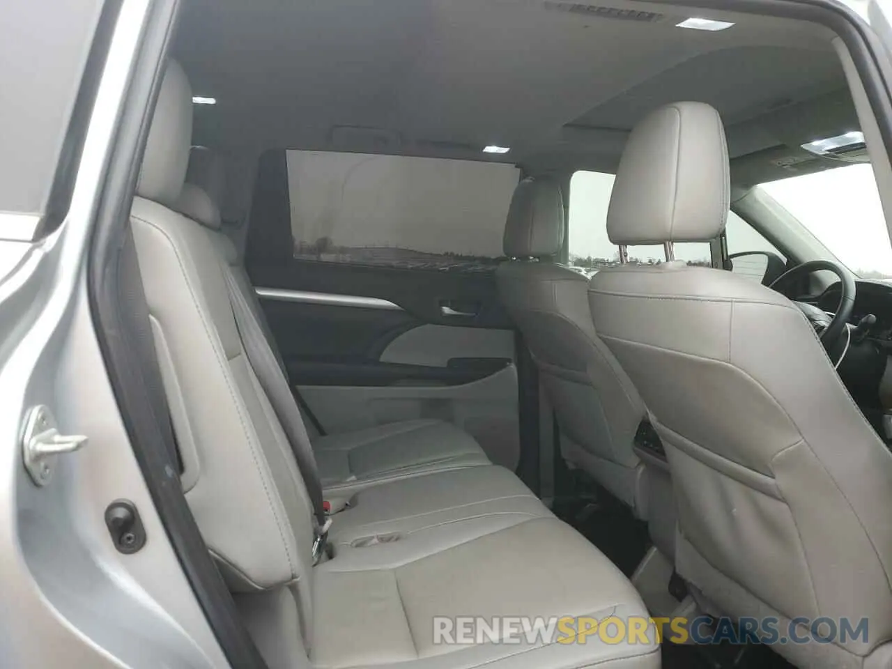 12 Photograph of a damaged car 5TDJZRFH3KS583465 TOYOTA HIGHLANDER 2019