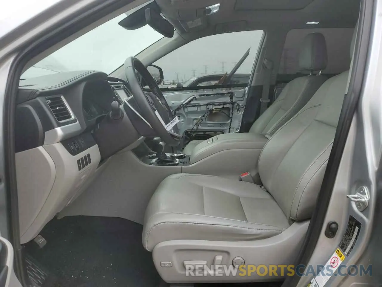 7 Photograph of a damaged car 5TDJZRFH3KS583465 TOYOTA HIGHLANDER 2019